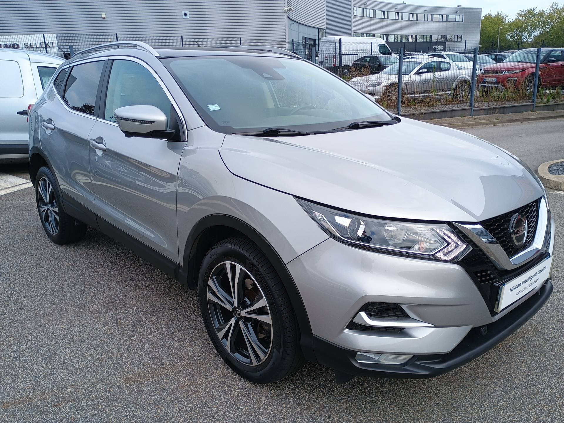 Vente en ligne Nissan Qashqai Qashqai 1.3 DIG-T 160 DCT au prix de 17 990 €