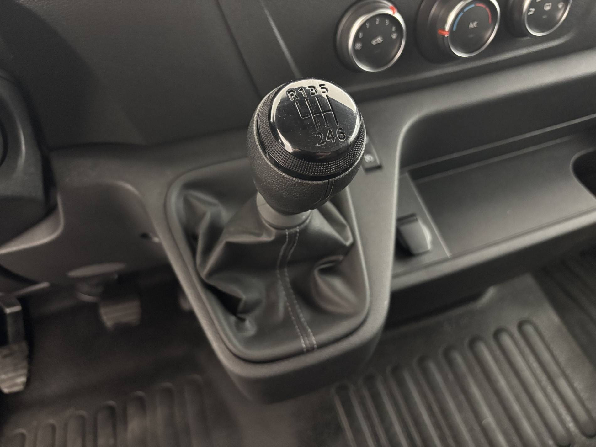 Vente en ligne Renault Master Fourgon MASTER FGN TRAC F3500 L2H2 BLUE DCI 135 au prix de 24 990 €