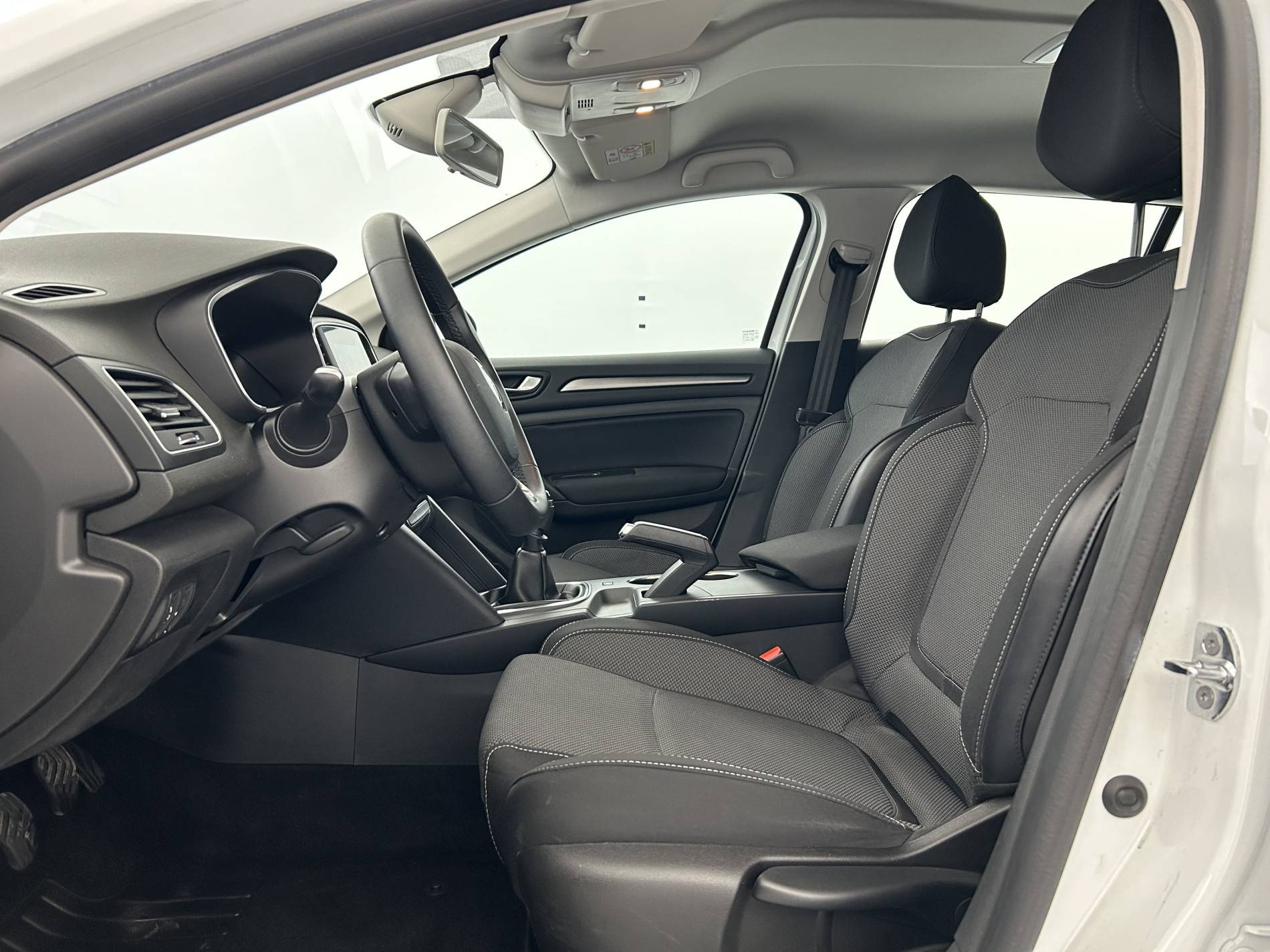Vente en ligne Renault Megane 4 Estate  Blue dCi 115 au prix de 18 490 €