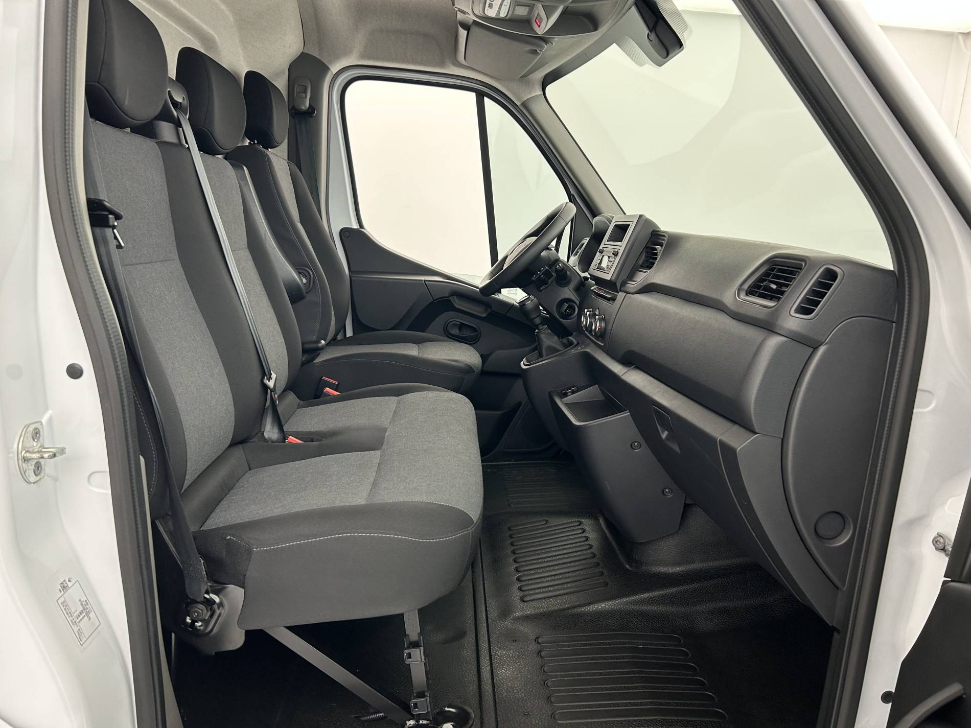 Vente en ligne Renault Master Fourgon MASTER FGN TRAC F3500 L3H3 BLUE DCI 135 au prix de 28 990 €