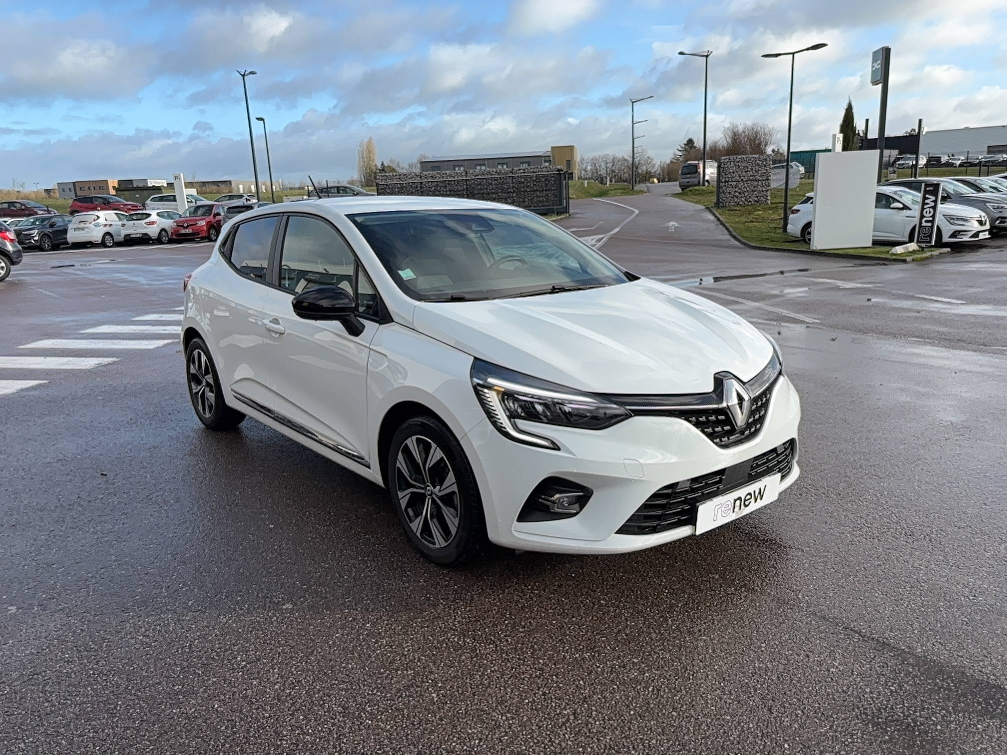 Vente en ligne Renault Clio 5 Clio E-Tech hybride 145 au prix de 17 391 €