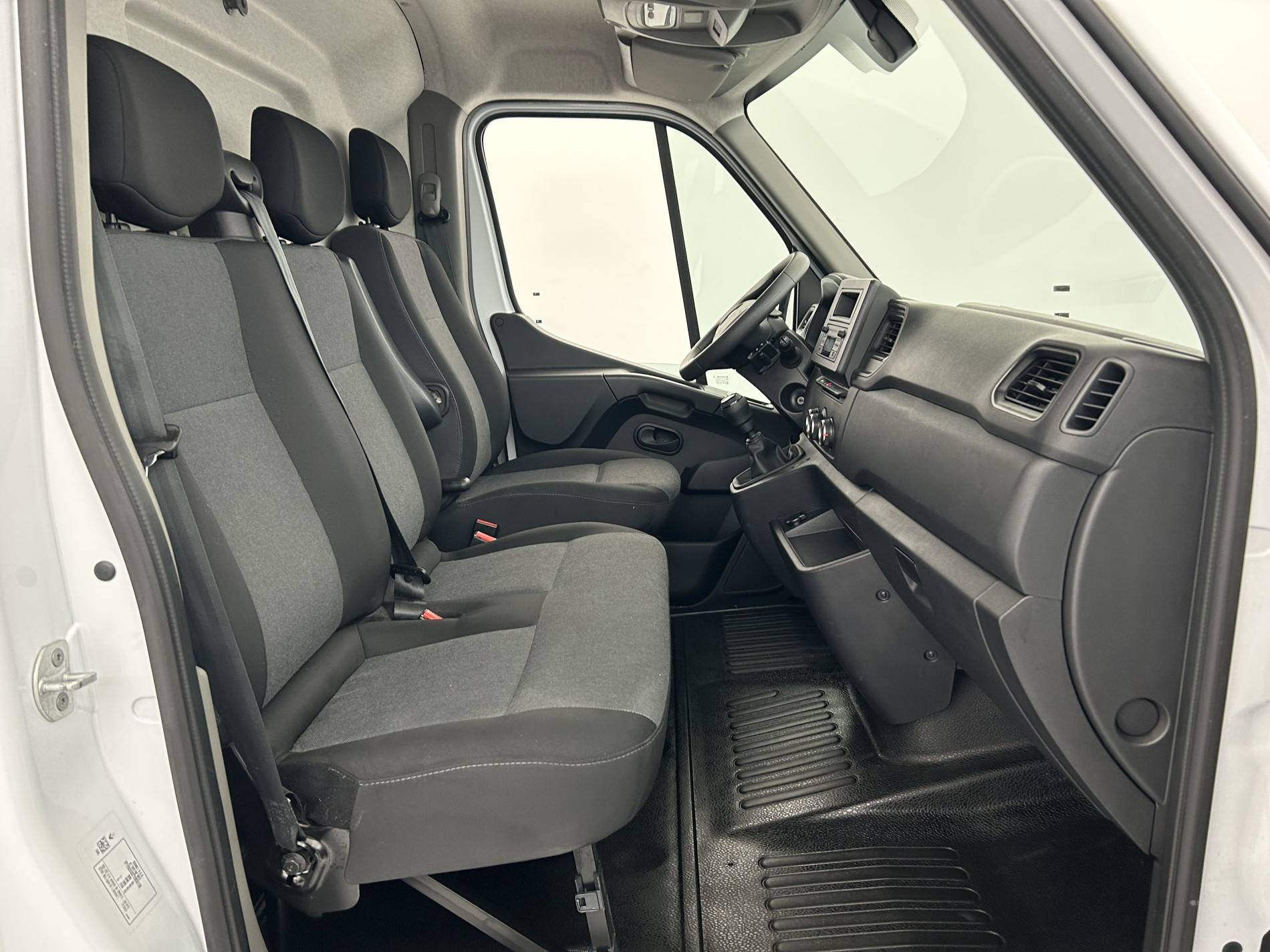 Vente en ligne Renault Master Fourgon MASTER FGN TRAC F3500 L2H2 BLUE DCI 135 au prix de 24 990 €
