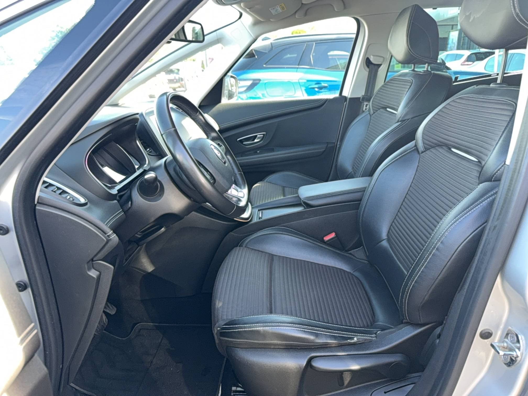 Vente en ligne Renault Grand Scenic 4 Grand Scenic Blue dCi 120 EDC au prix de 14 490 €
