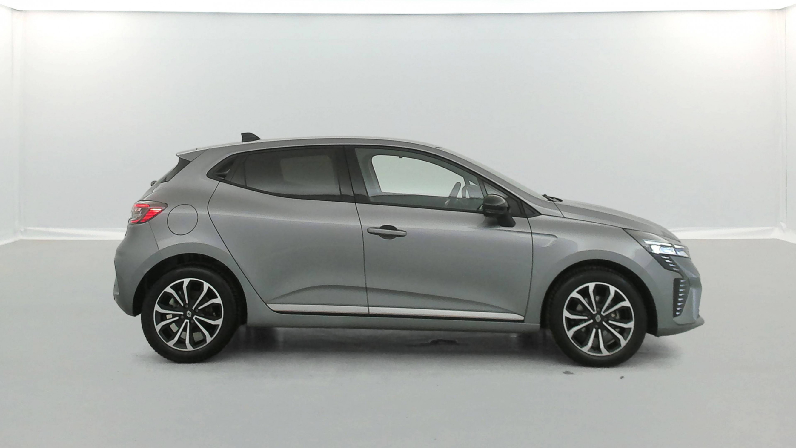 Vente en ligne Renault Clio 5 Clio Eco-G 100 ch GSR2 au prix de 17 970 €