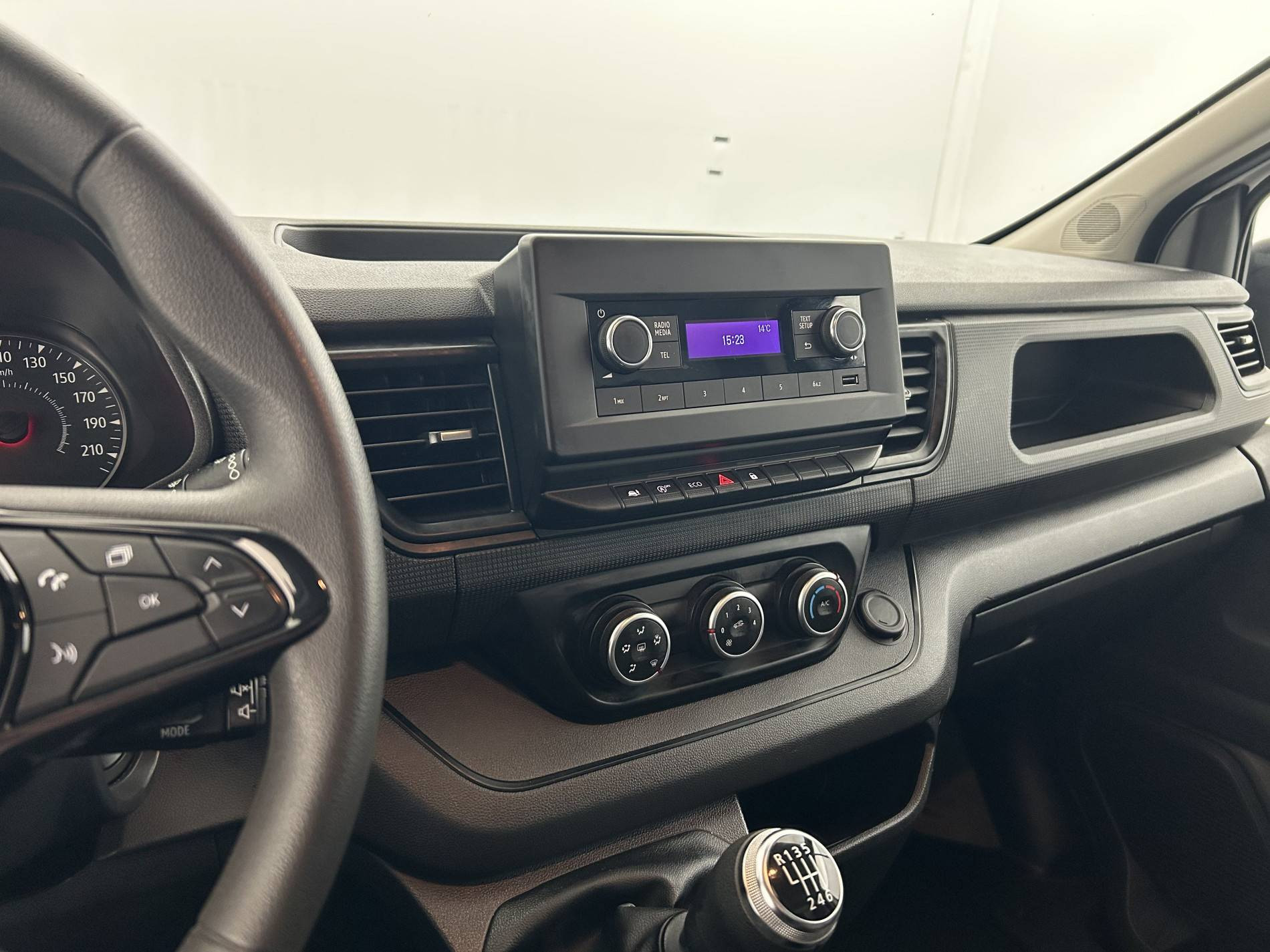 Vente en ligne Renault Trafic 3 Fourgon TRAFIC FGN L2H1 3000 KG BLUE DCI 130 au prix de 23 500 €