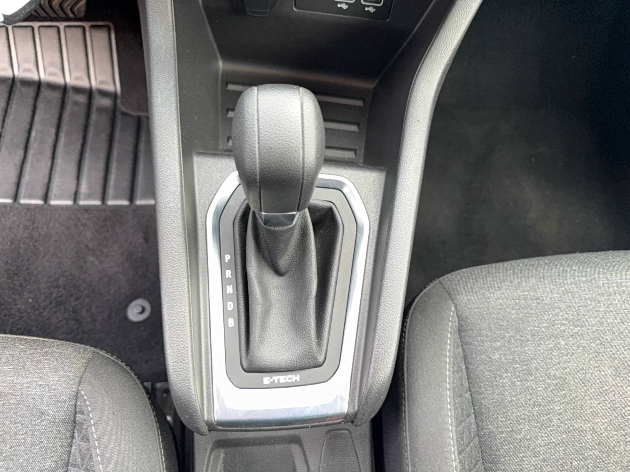 Vente en ligne Renault Clio 5 Clio E-Tech 140 - 21N au prix de 15 375 €