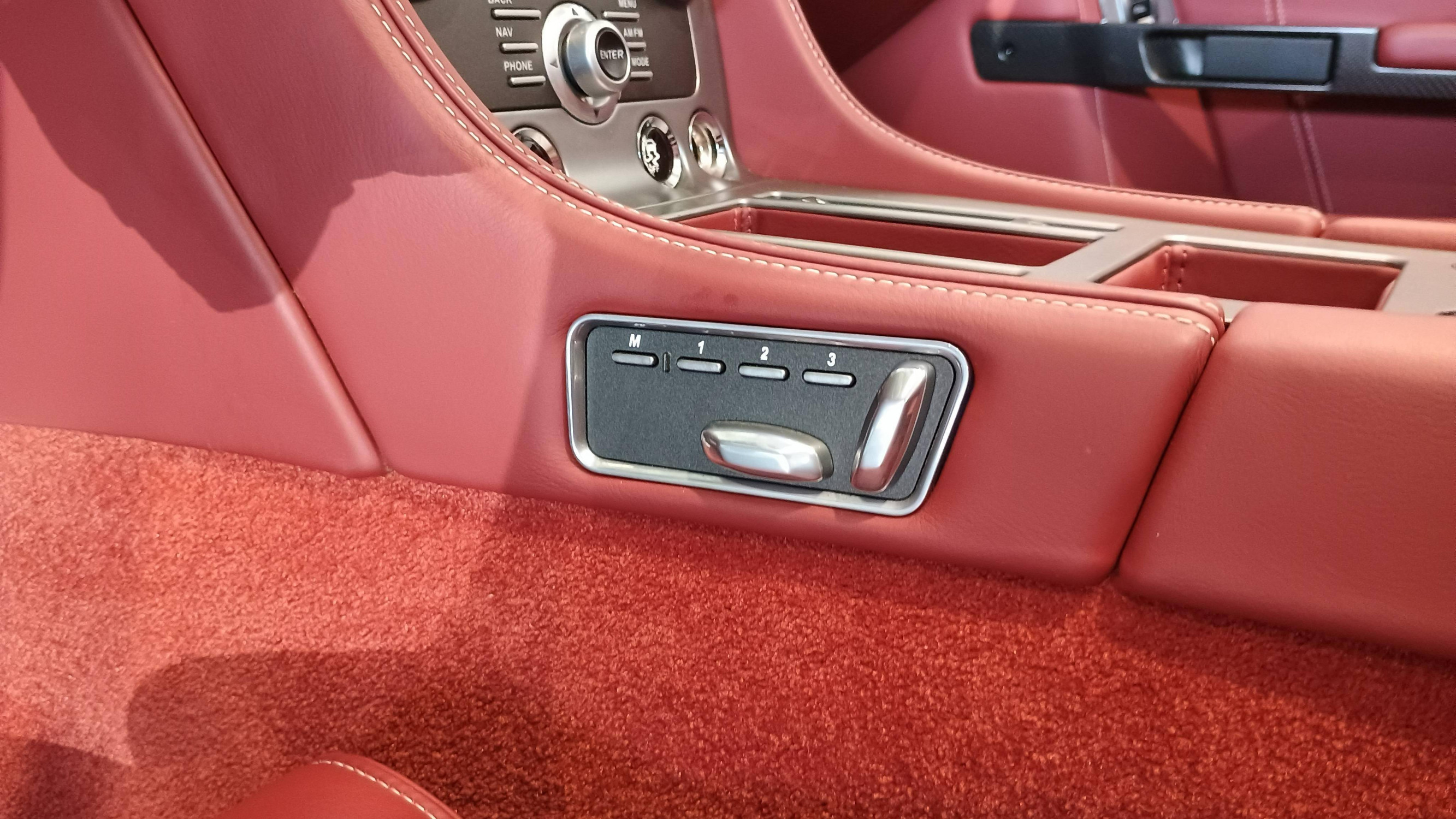 Vente en ligne Aston Martin DB9 DB9 au prix de 99 990 €