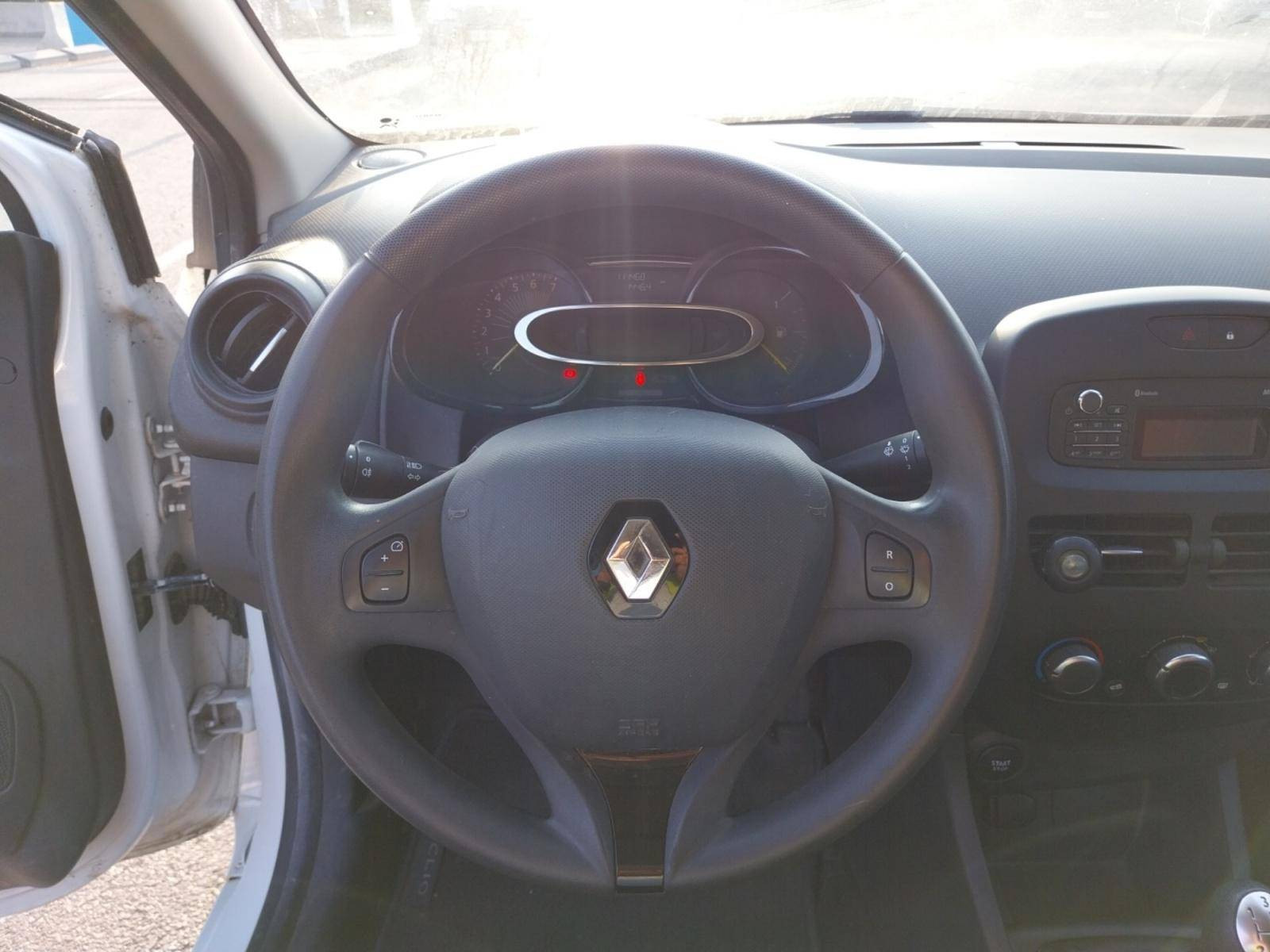 Vente en ligne Renault Clio 4  1.2 16V 75 au prix de 7 990 €
