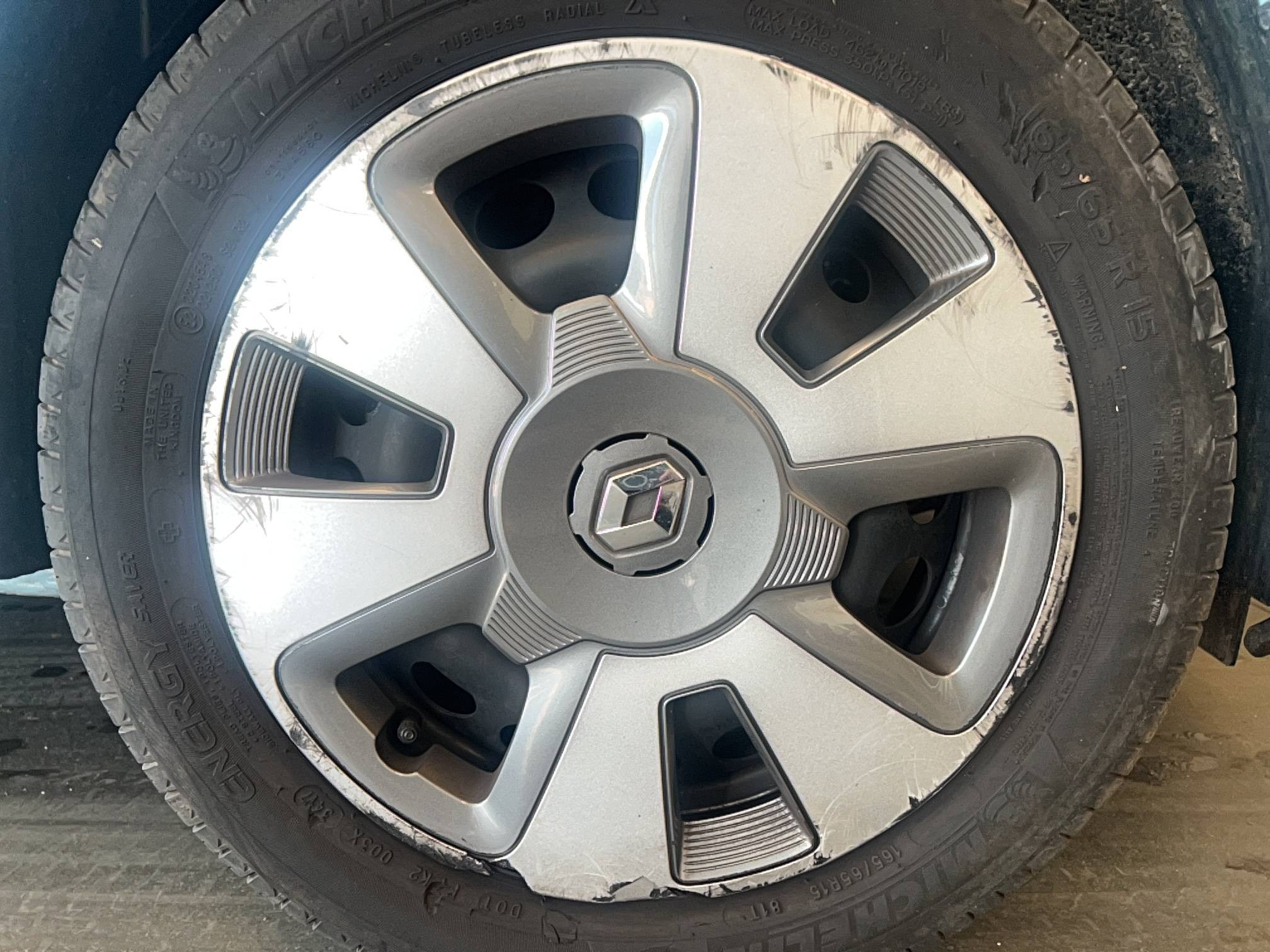 Vente en ligne Renault Twingo 3  1.0 SCe 70 au prix de 12 991 €