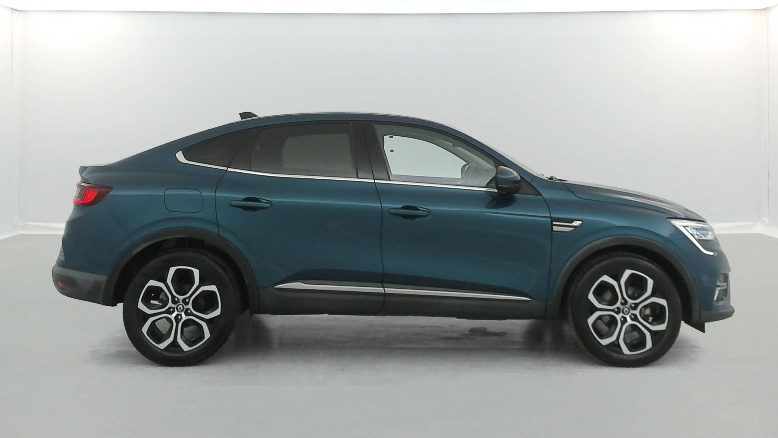 Vente en ligne Renault Arkana  E-Tech 145 - 21B au prix de 20 990 €