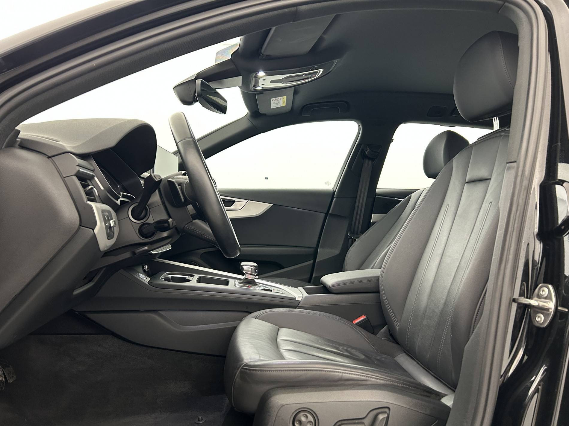 Vente en ligne Audi A4 Avant  35 TDI 163 S tronic 7 au prix de 28 790 €