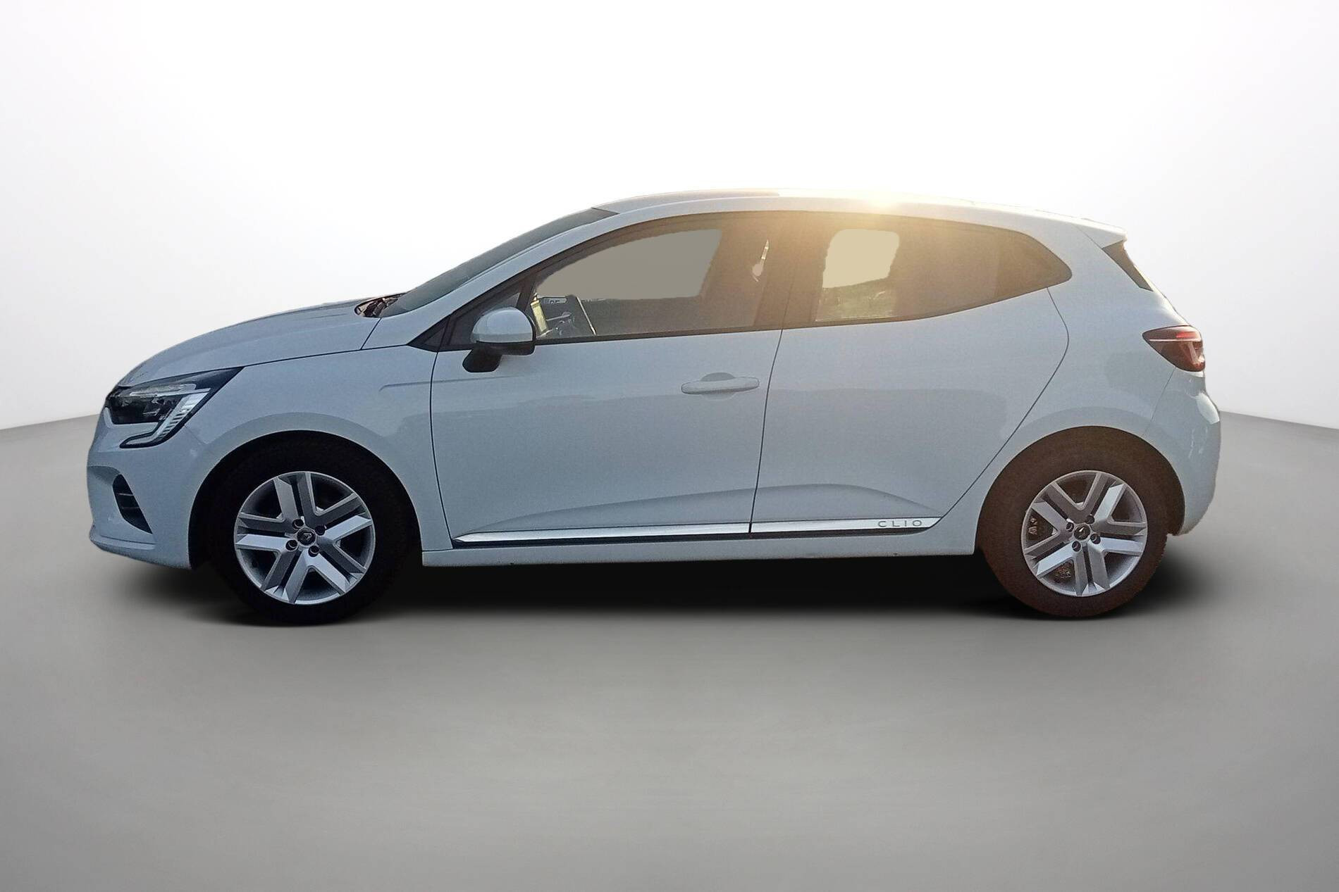 Vente en ligne Renault Clio 5 Clio TCe 90 - 21 au prix de 14 290 €