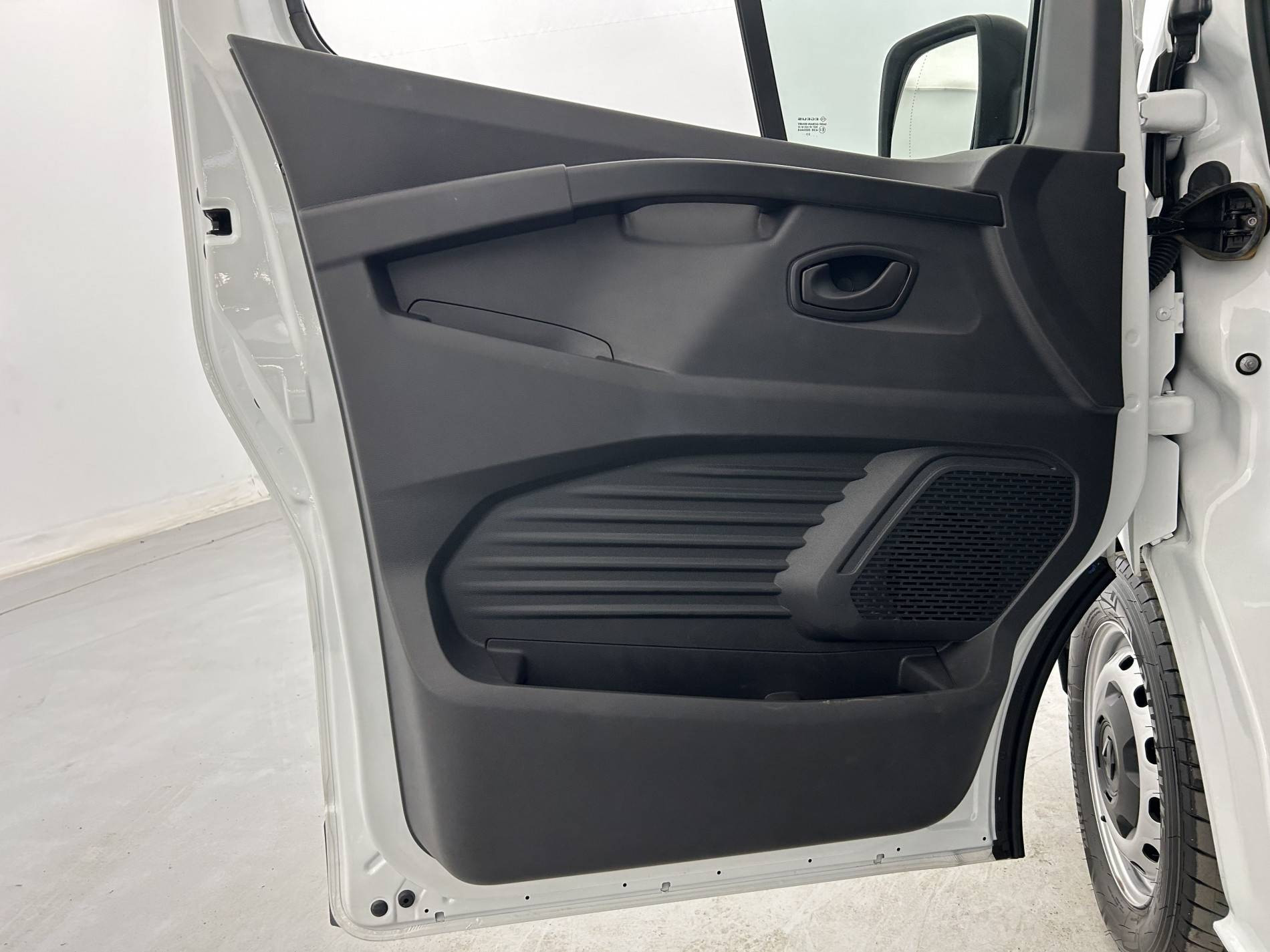 Vente en ligne Renault Trafic 3 Fourgon TRAFIC FG BLUE DCI 130 L1H1 3T GSR2 au prix de 23 690 €