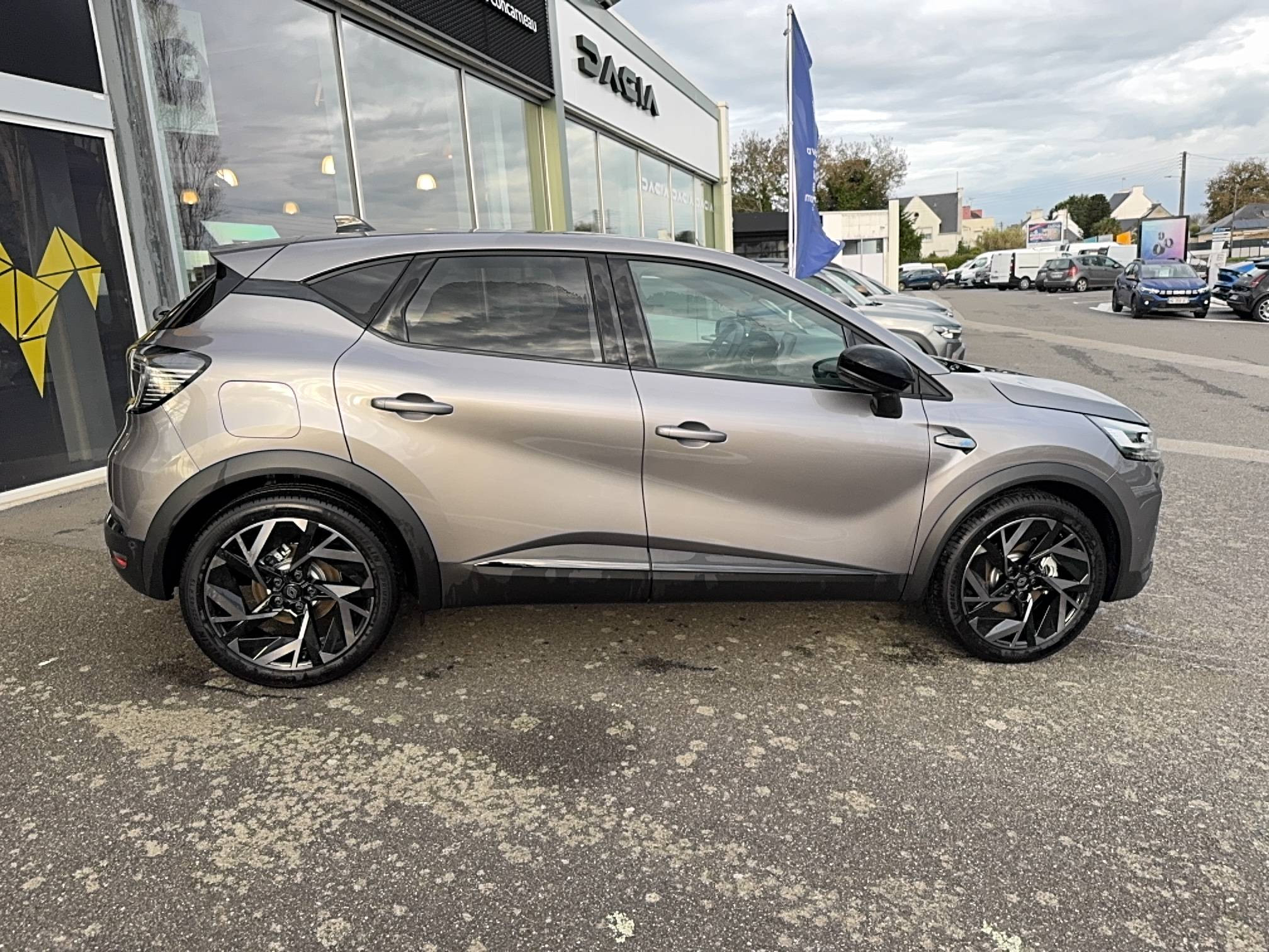 Vente en ligne Renault Captur  E-Tech full hybrid 160 ch au prix de 31 490 €