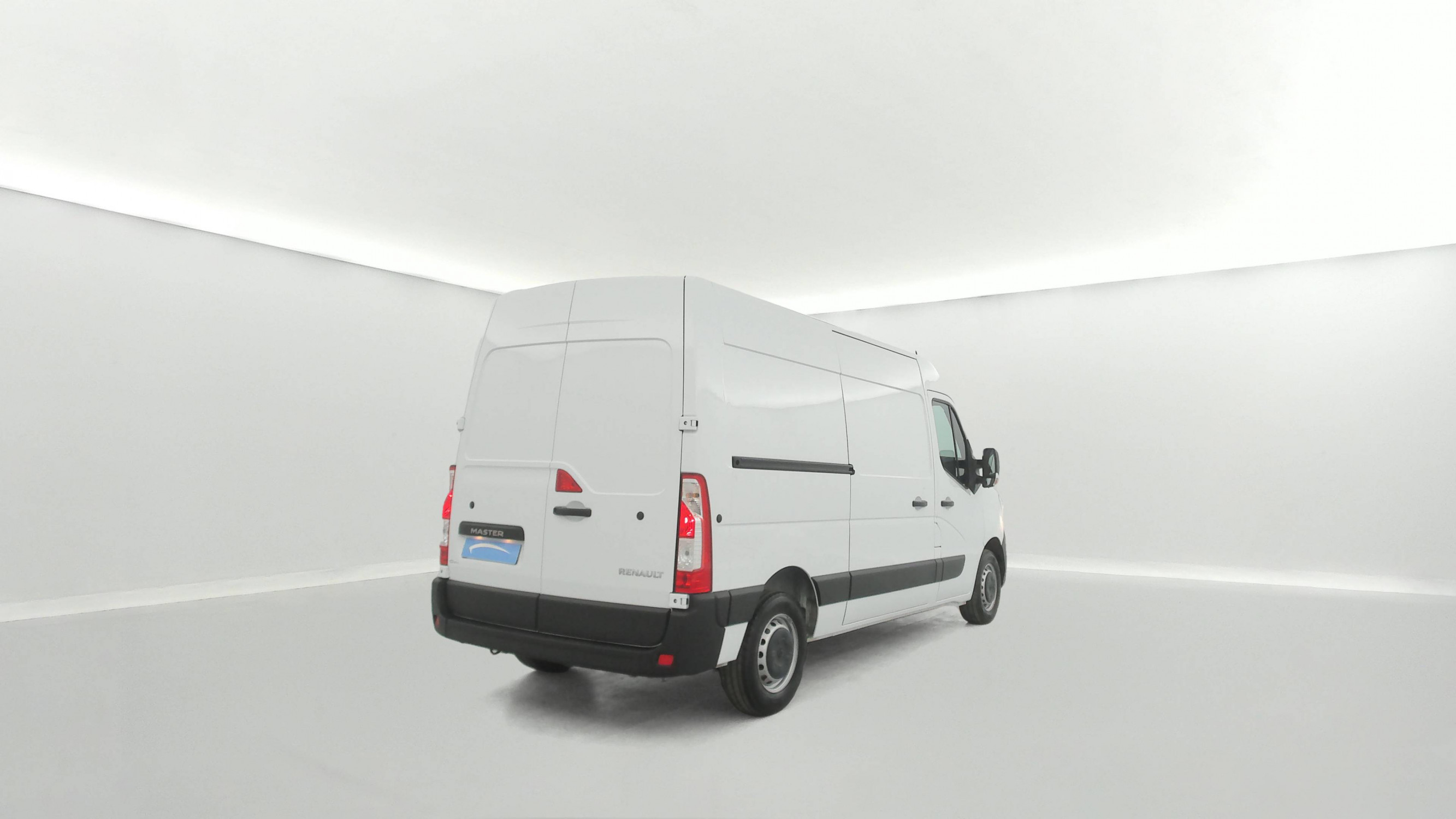 Vente en ligne Renault Master Fourgon MASTER FGN TRAC F3500 L2H2 BLUE DCI 135 au prix de 26 990 €