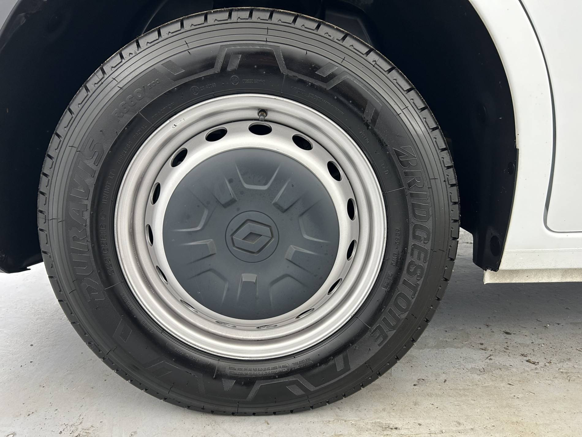 Vente en ligne Renault Master Fourgon MASTER FGN TRAC F3500 L3H3 BLUE DCI 135 au prix de 29 990 €