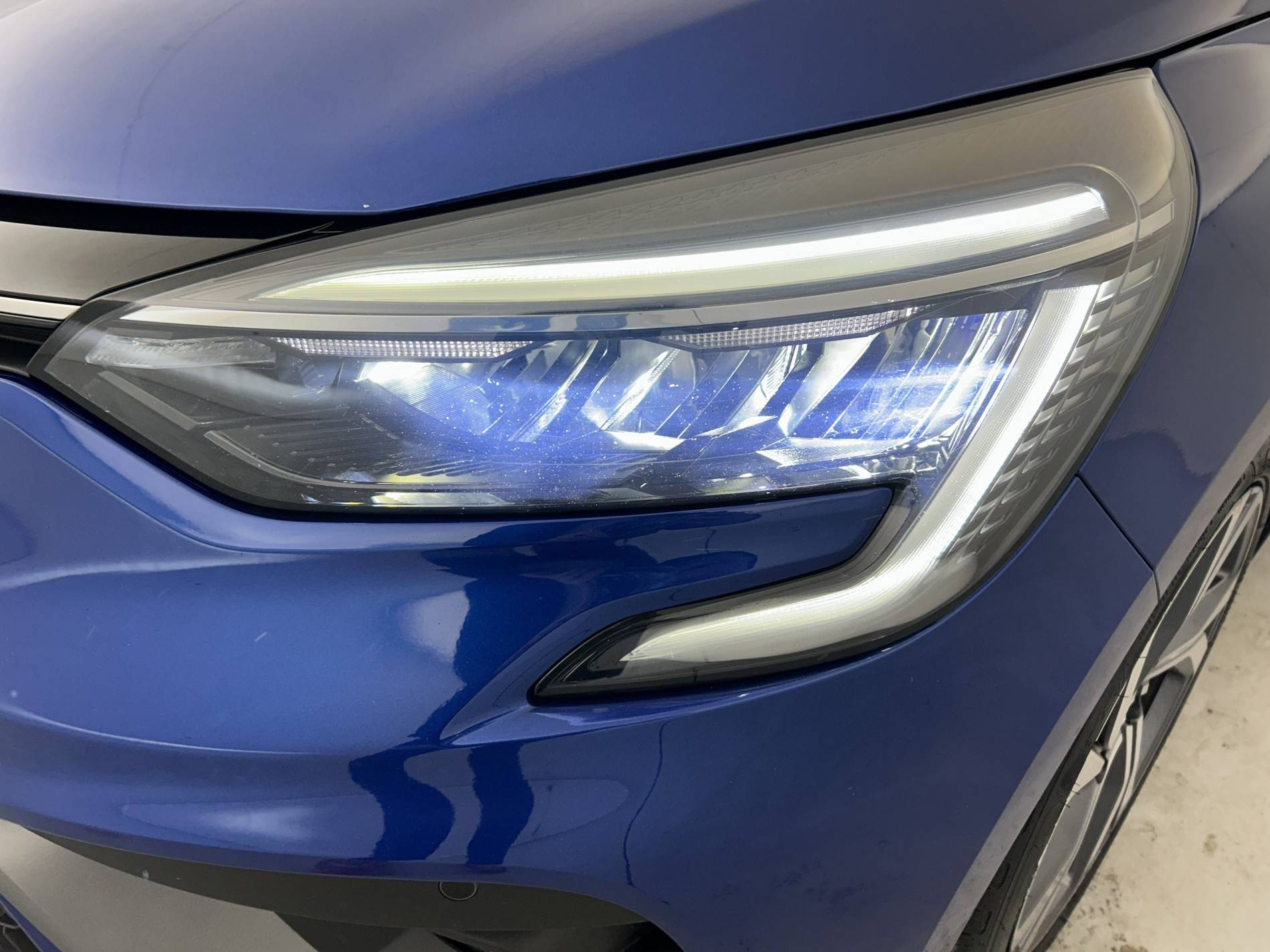 Vente en ligne Renault Clio 5 Clio TCe 140 - 21N au prix de 14 990 €