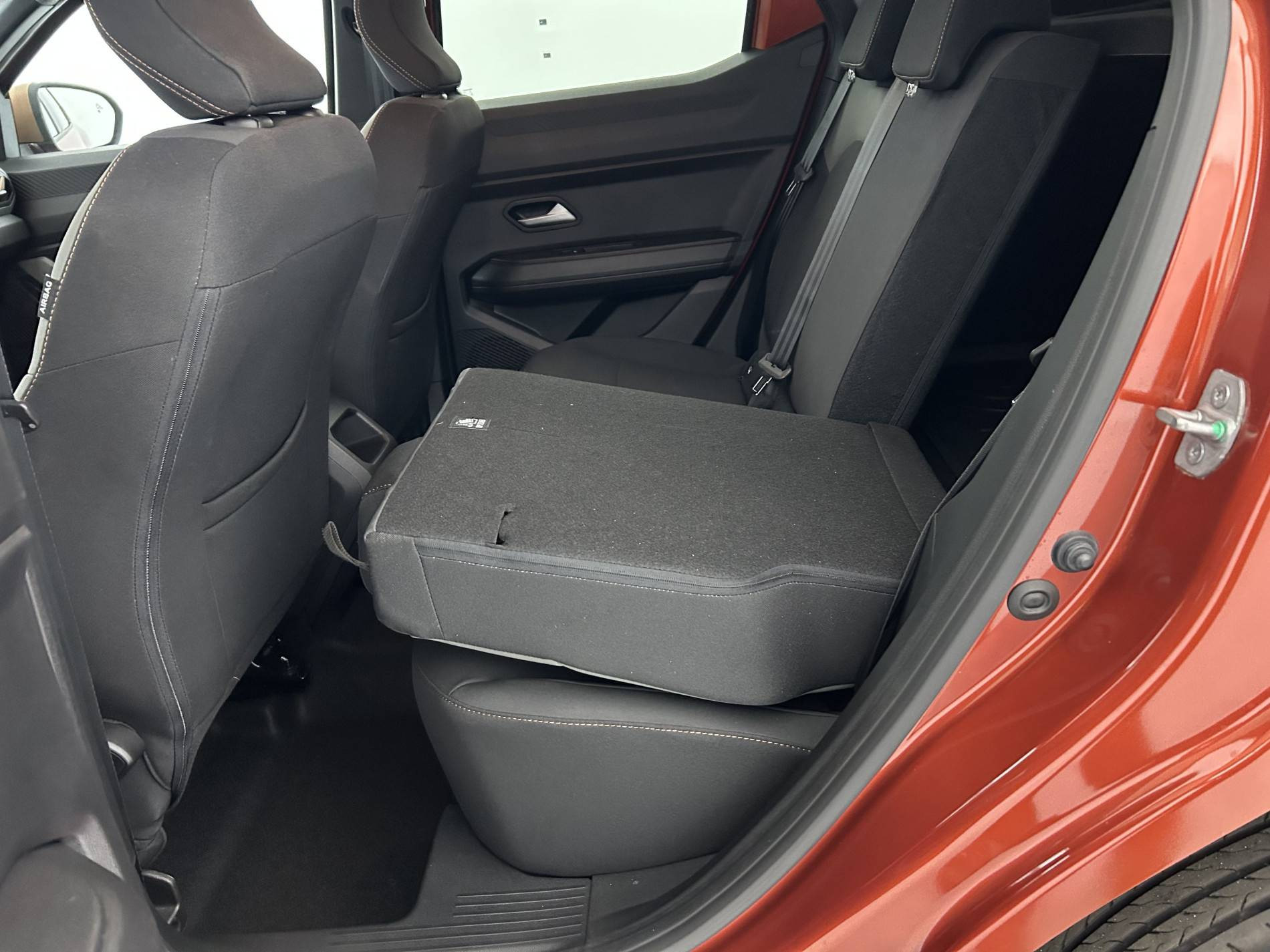 Vente en ligne Dacia Duster  Hybrid 140 au prix de 25 700 €