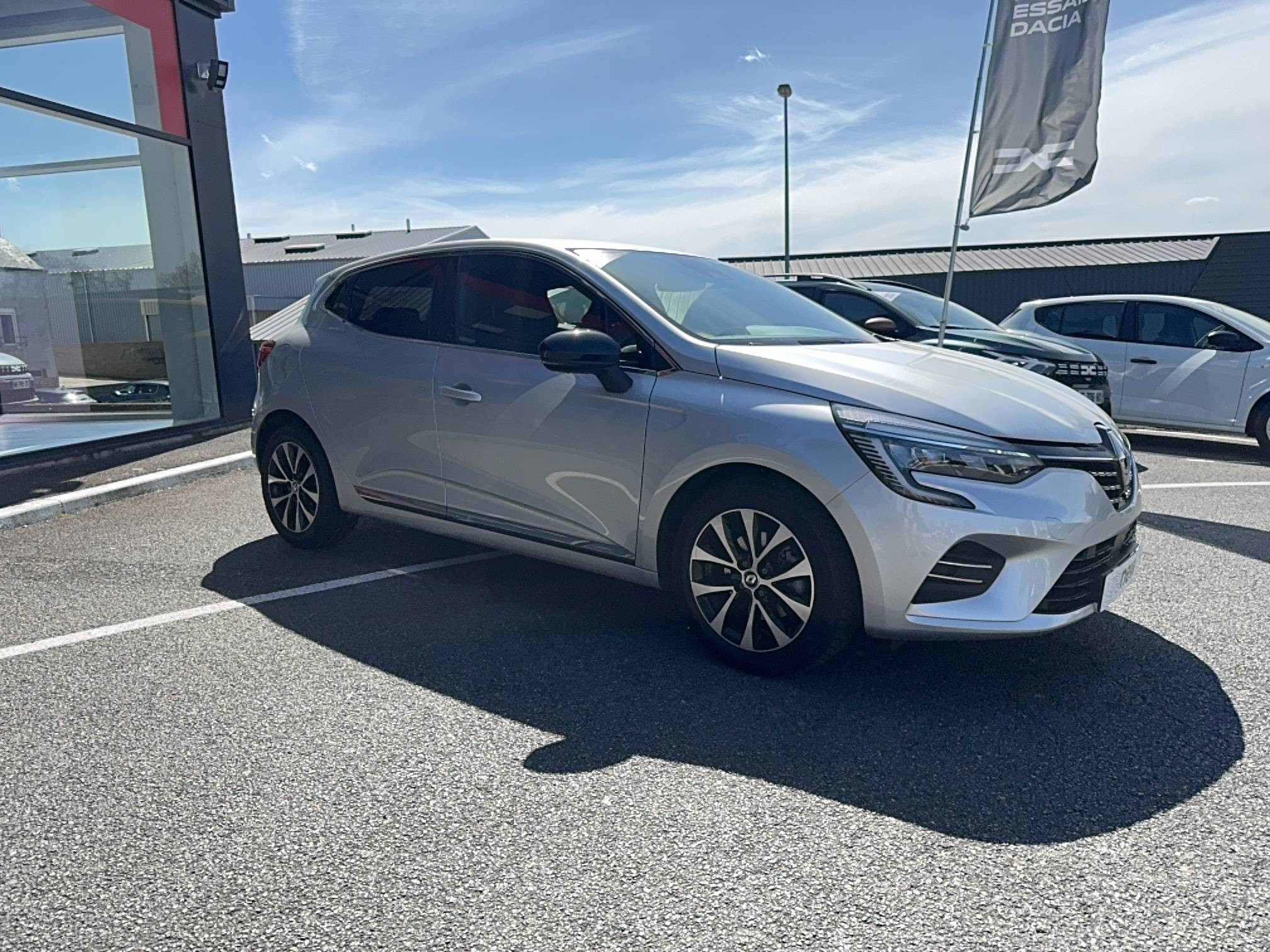 Vente en ligne Renault Clio 5 Clio TCe 140 au prix de 16 490 €