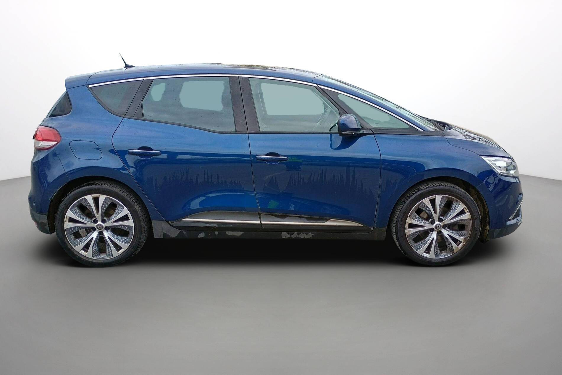 Vente en ligne Renault Scenic 4 Scenic Blue dCi 120 au prix de 16 390 €