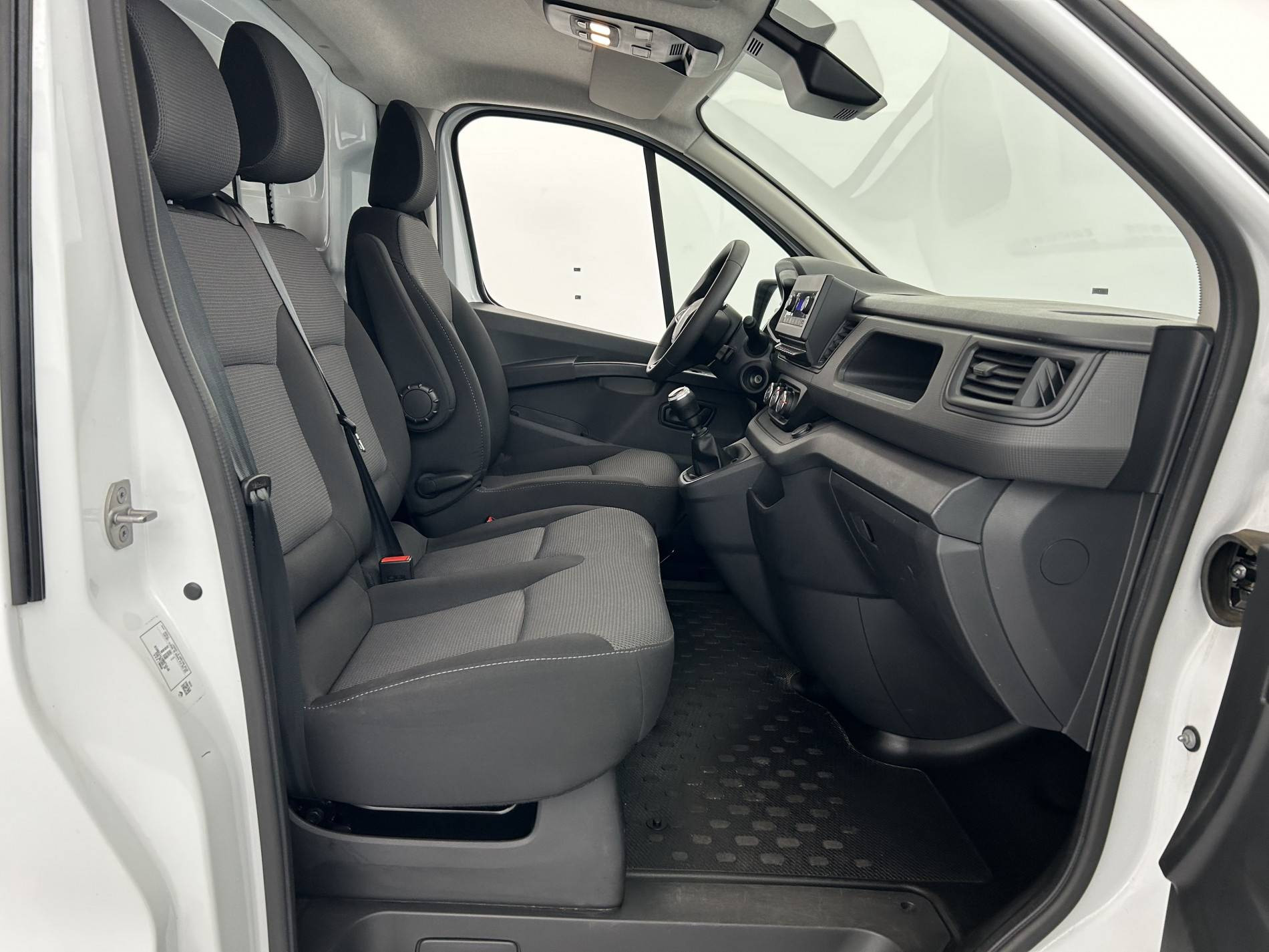 Vente en ligne Renault Trafic 3 Fourgon TRAFIC FGN L1H1 3000 KG BLUE DCI 130 au prix de 20 990 €