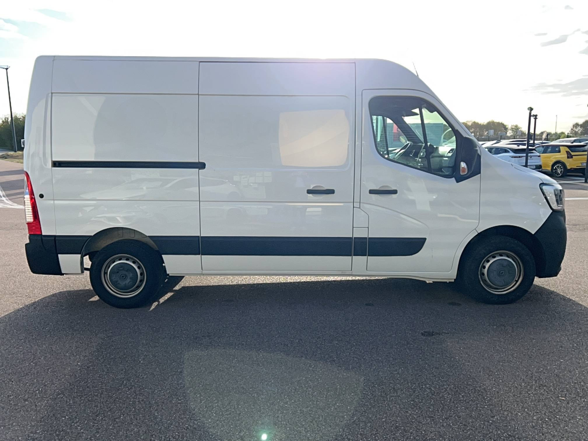 Vente en ligne Renault Master Fourgon MASTER FGN TRAC F3500 L2H2 BLUE DCI 135 au prix de 22 490 €