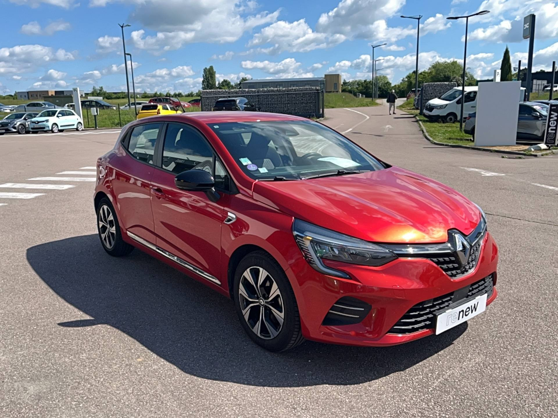 Vente en ligne Renault Clio 5 Clio E-Tech 140 - 21N au prix de 15 991 €