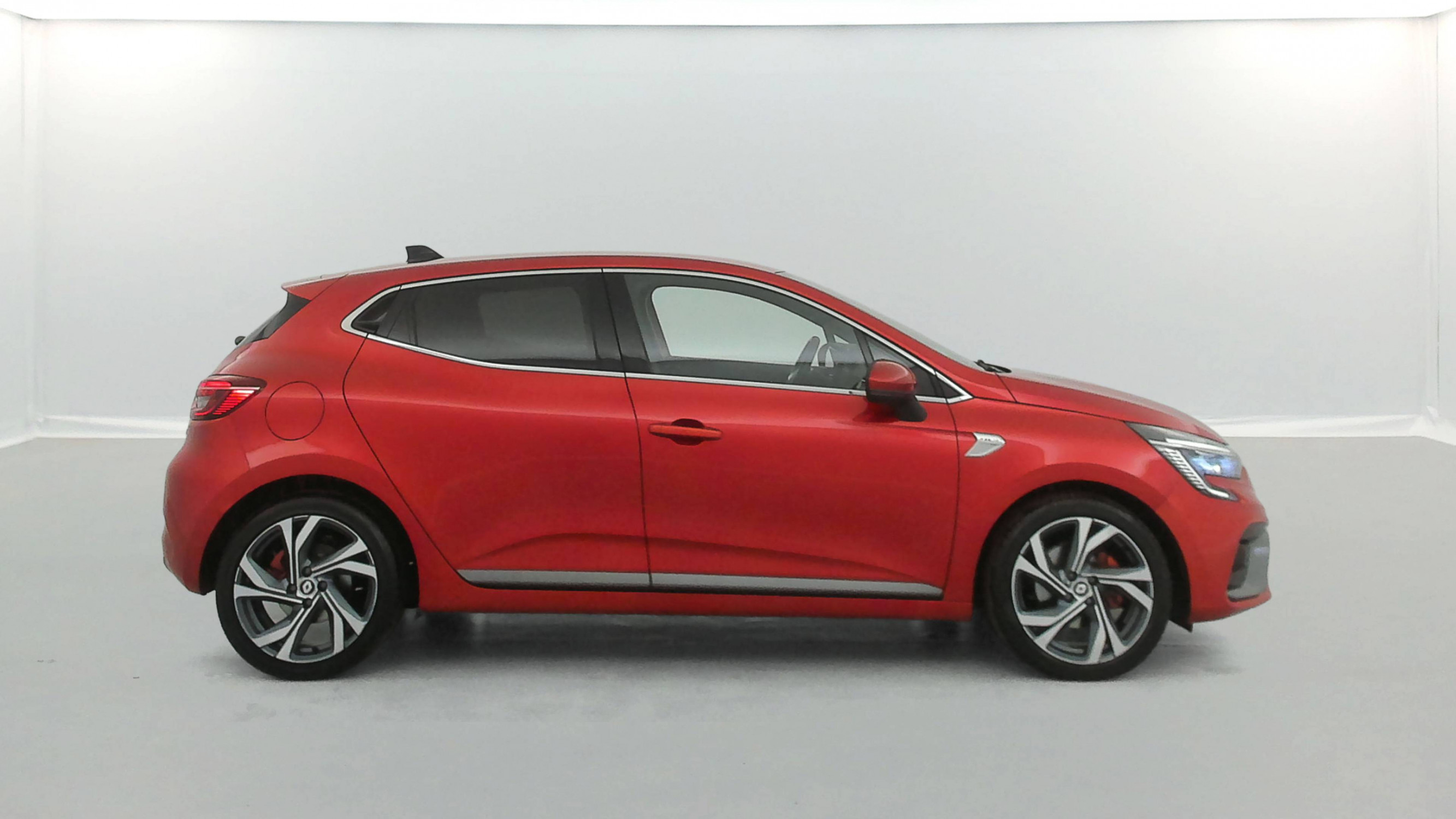 Vente en ligne Renault Clio 5 Clio E-Tech 140 - 21N au prix de 18 390 €