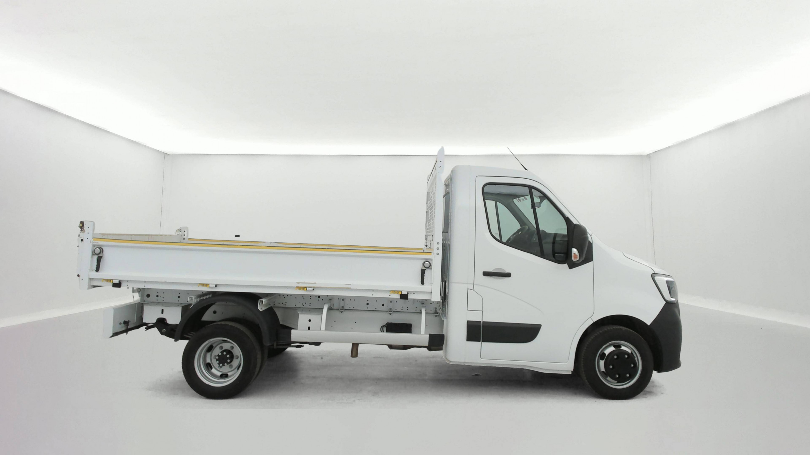 Vente en ligne Renault Master 3 Châssis Cabine MASTER CC PROP RJ3500 L2 PAFC BLUE DCI 130 EURO VI au prix de 32 990 €