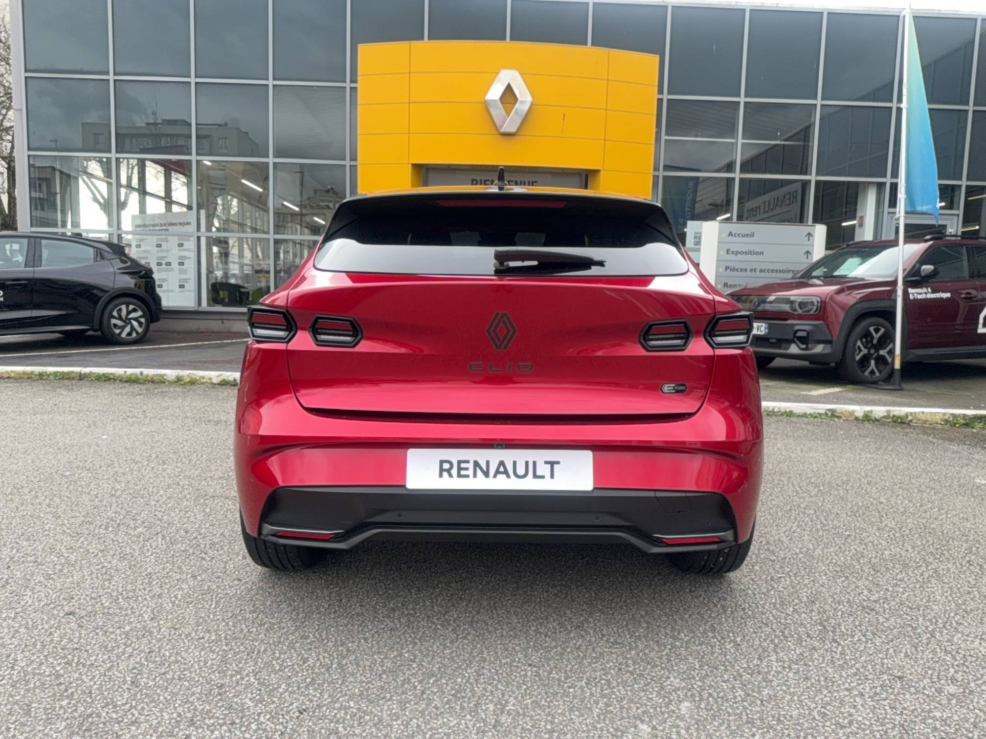 Vente en ligne Renault Clio 6 Clio E-Tech full hybrid 160 ch au prix de 28 990 €