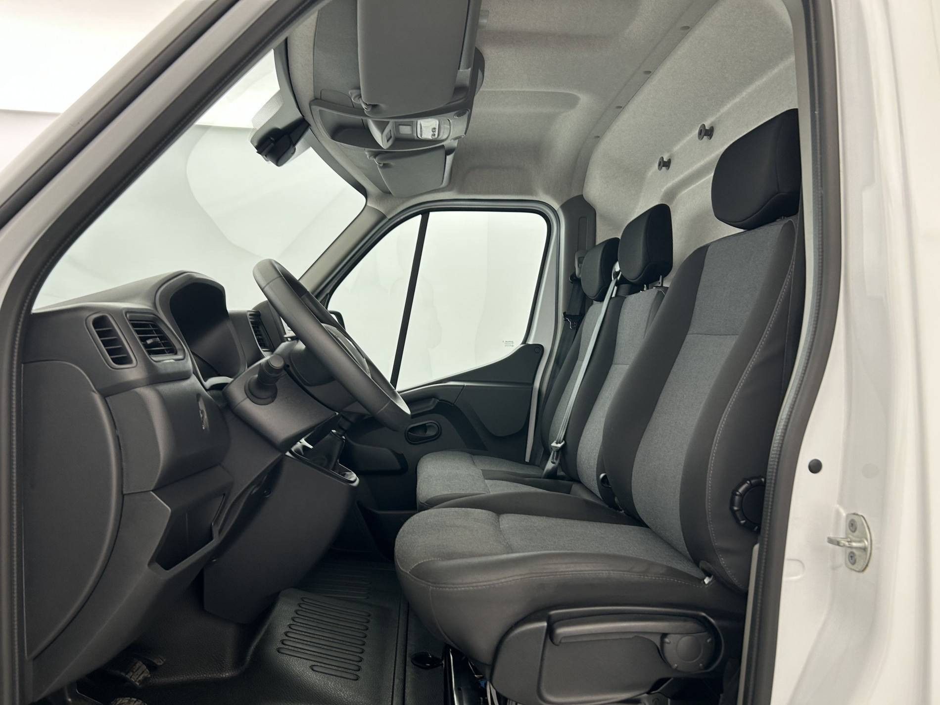 Vente en ligne Renault Master Fourgon MASTER FGN TRAC F3500 L2H2 BLUE DCI 135 au prix de 24 490 €