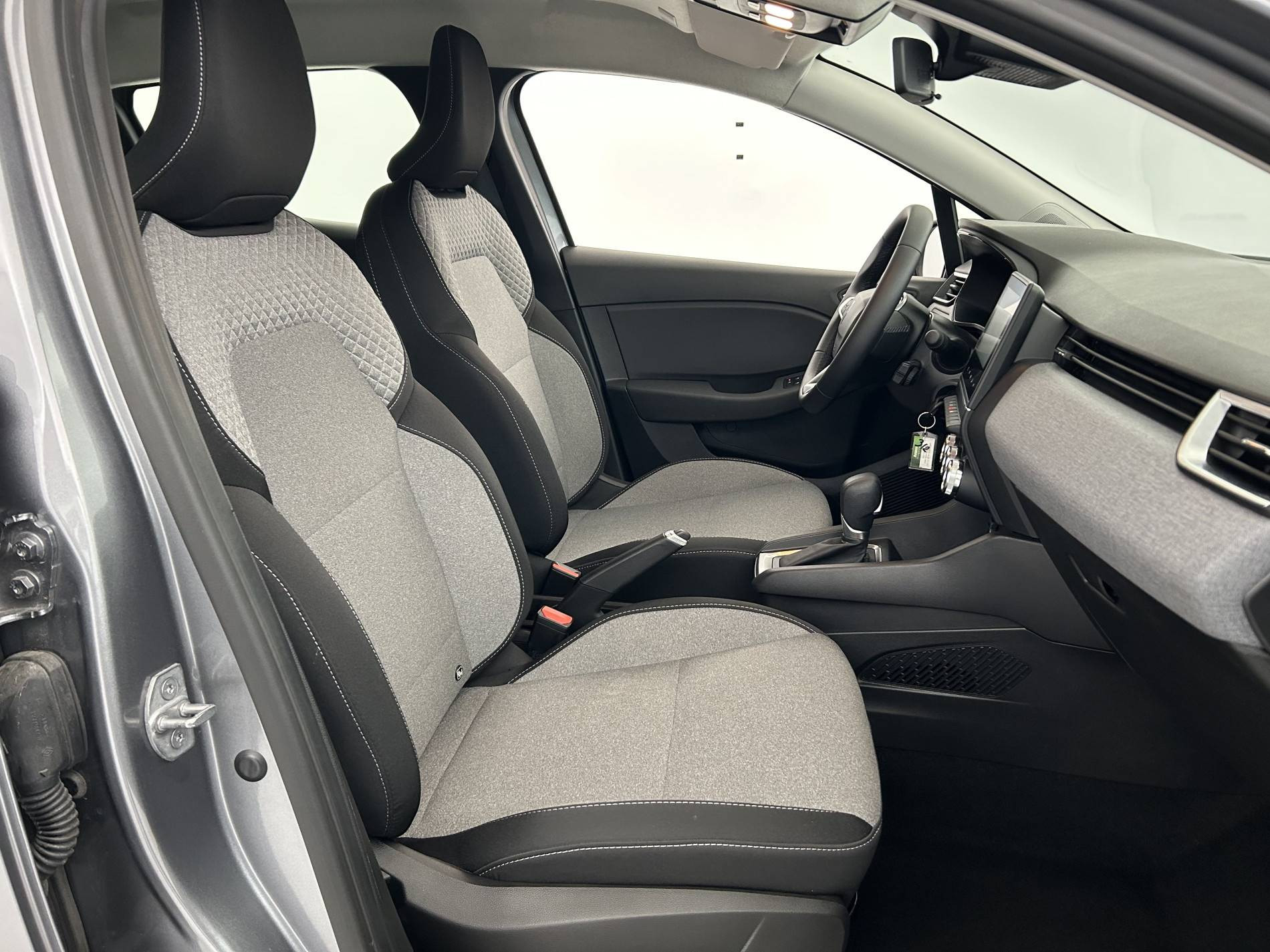 Vente en ligne Renault Clio 5 Clio E-Tech full hybrid 145 ch GSR2 au prix de 19 590 €