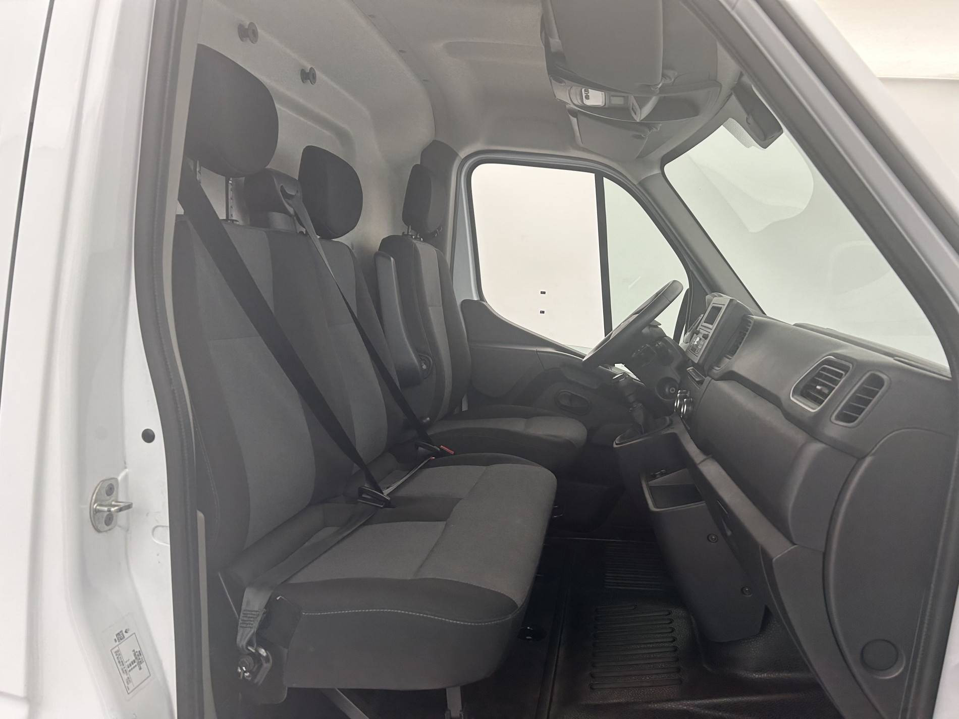 Vente en ligne Renault Master Fourgon MASTER FGN TRAC F3500 L2H2 BLUE DCI 135 au prix de 23 990 €