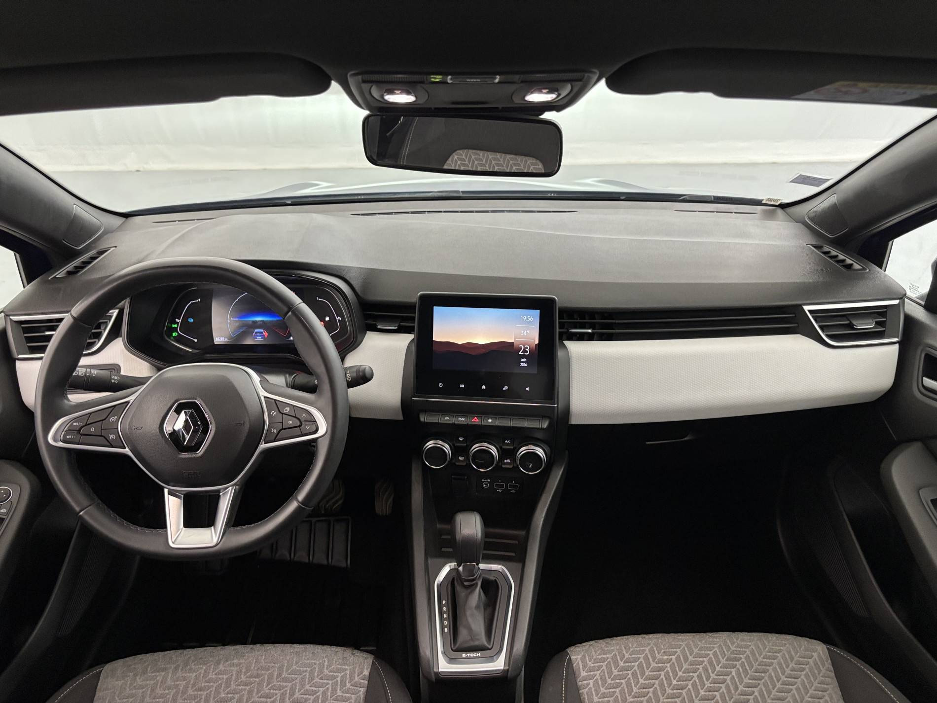 Vente en ligne Renault Clio 5 Clio E-Tech 140 - 21N au prix de 15 990 €