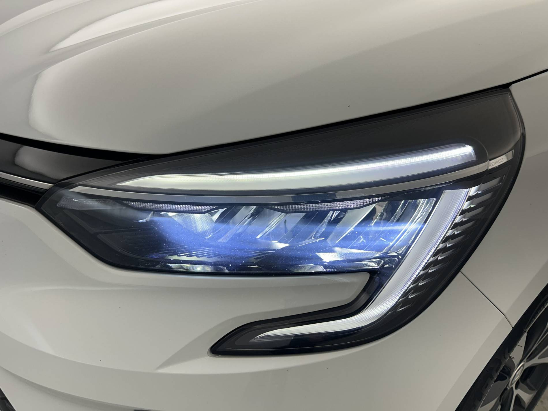 Vente en ligne Renault Clio 5 Clio E-Tech full hybrid 145 au prix de 16 990 €
