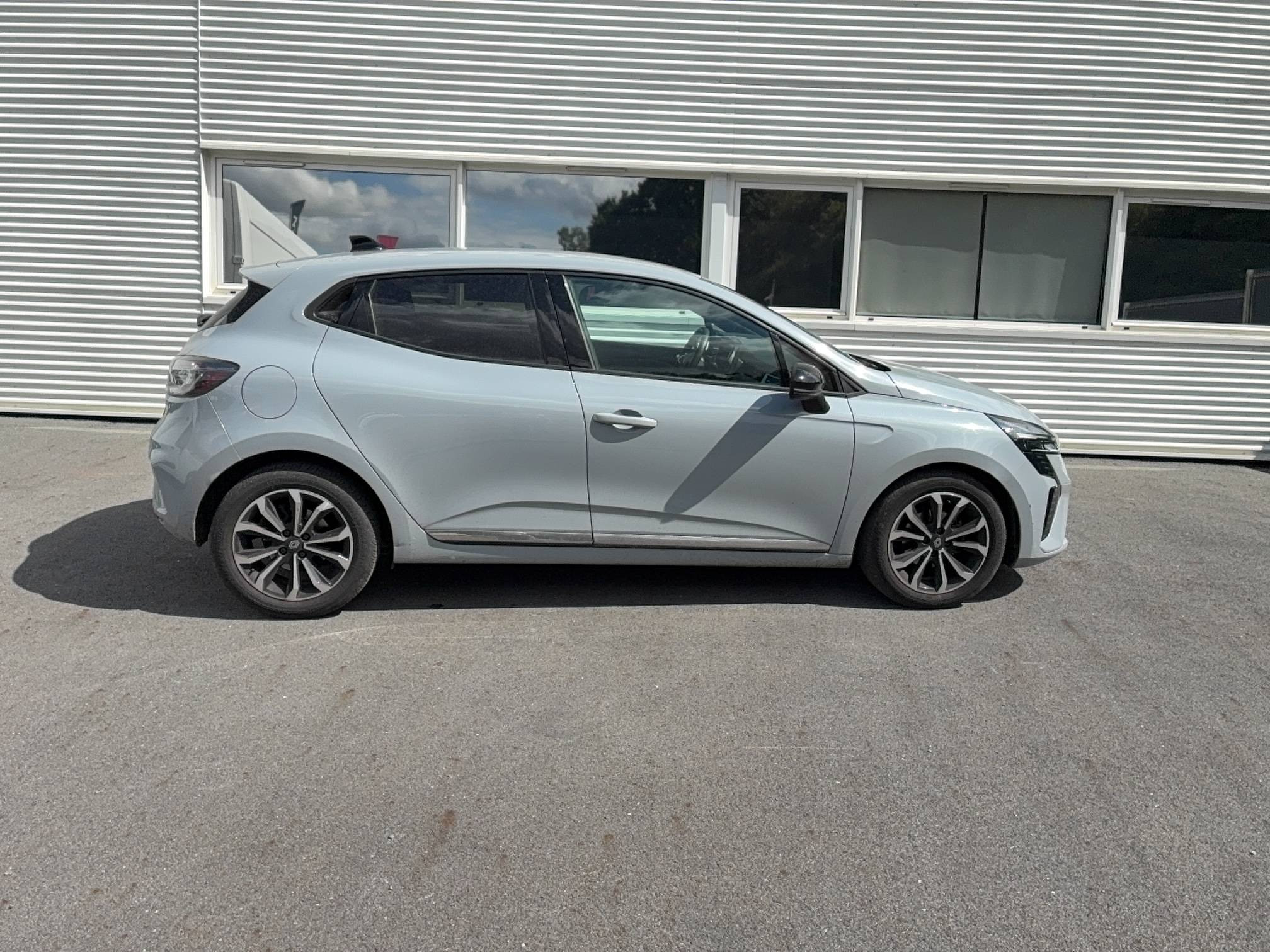 Vente en ligne Renault Clio 5 Clio TCe 90 au prix de 16 390 €