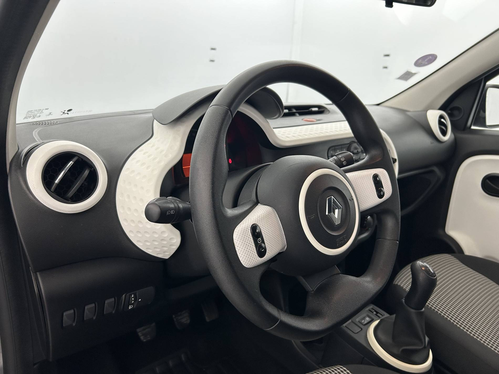 Vente en ligne Renault Twingo 3  1.0 SCe 70 E6 au prix de 8 990 €