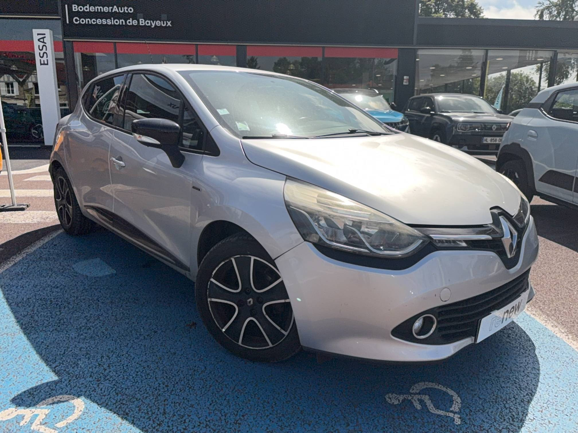 Vente en ligne Renault Clio 4  dCi 75 eco2 au prix de 9 590 €