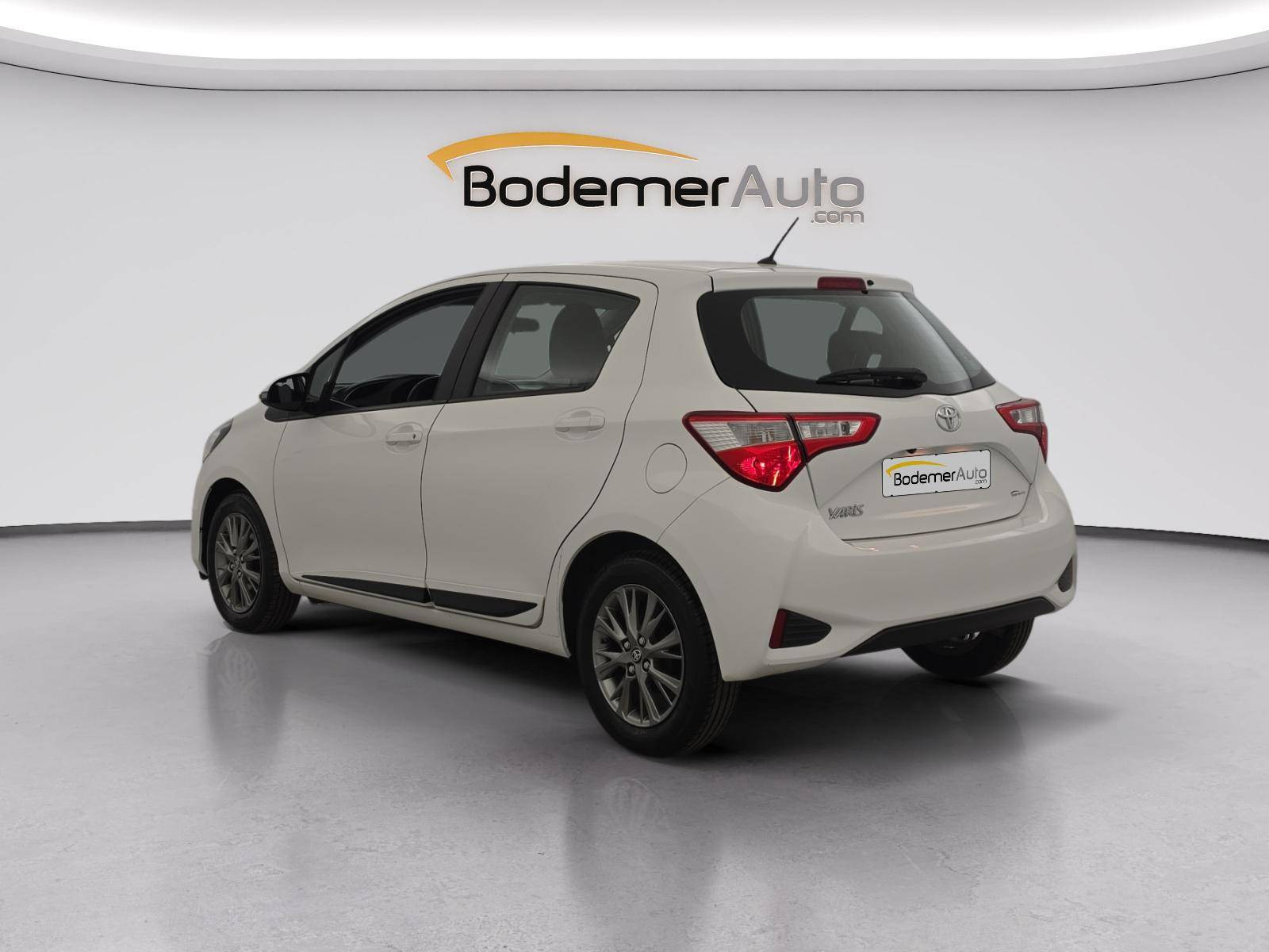 Vente en ligne Toyota Yaris Yaris Pro 110 VVT-i CVT au prix de 12 990 €