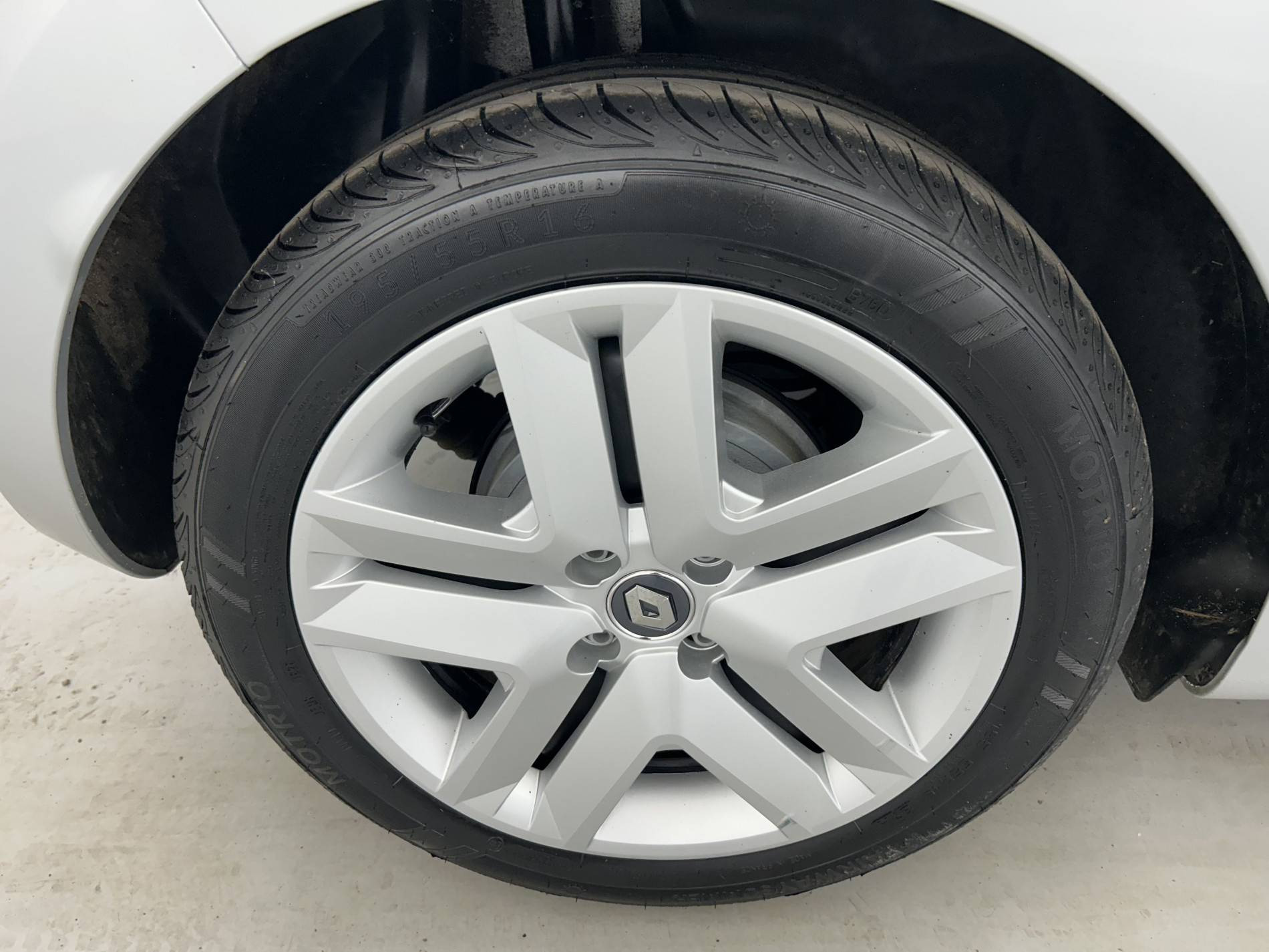 Vente en ligne Renault Clio 5 Clio E-Tech 140 - 21N au prix de 16 791 €