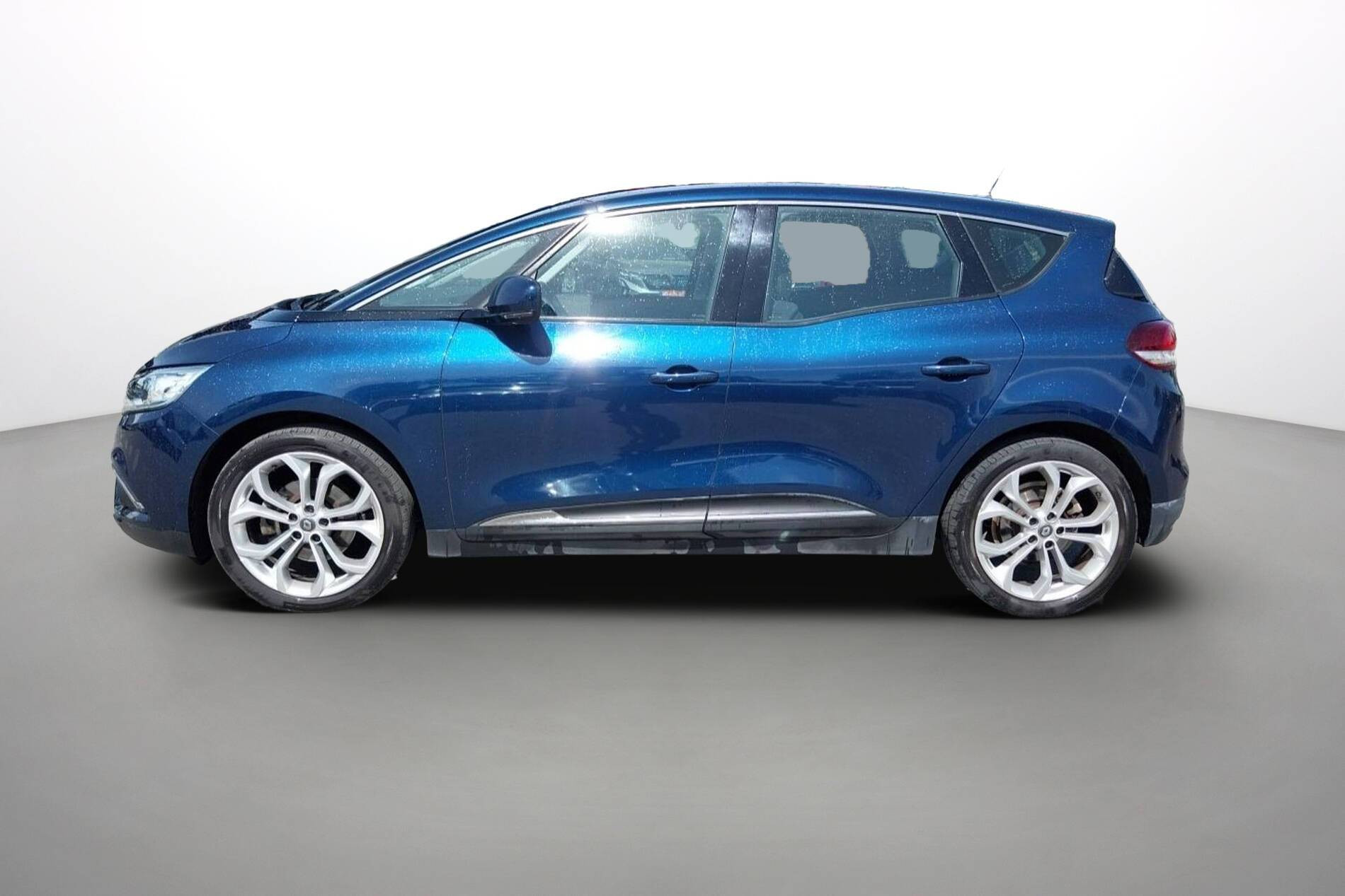 Vente en ligne Renault Scenic 4 Scenic TCe 130 Energy au prix de 12 990 €