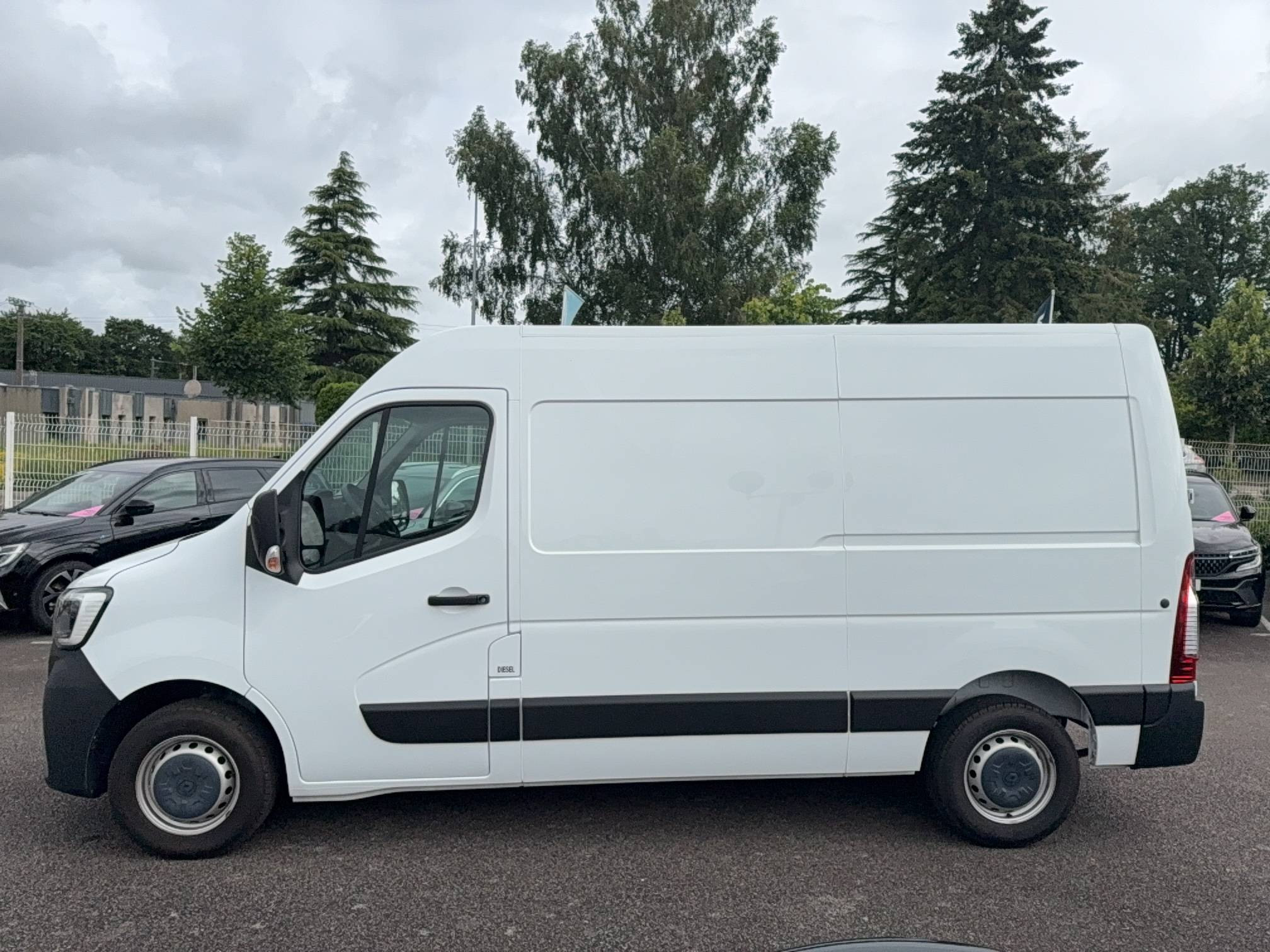 Vente en ligne Renault Master Fourgon MASTER FGN TRAC F3500 L2H2 BLUE DCI 135 au prix de 25 490 €
