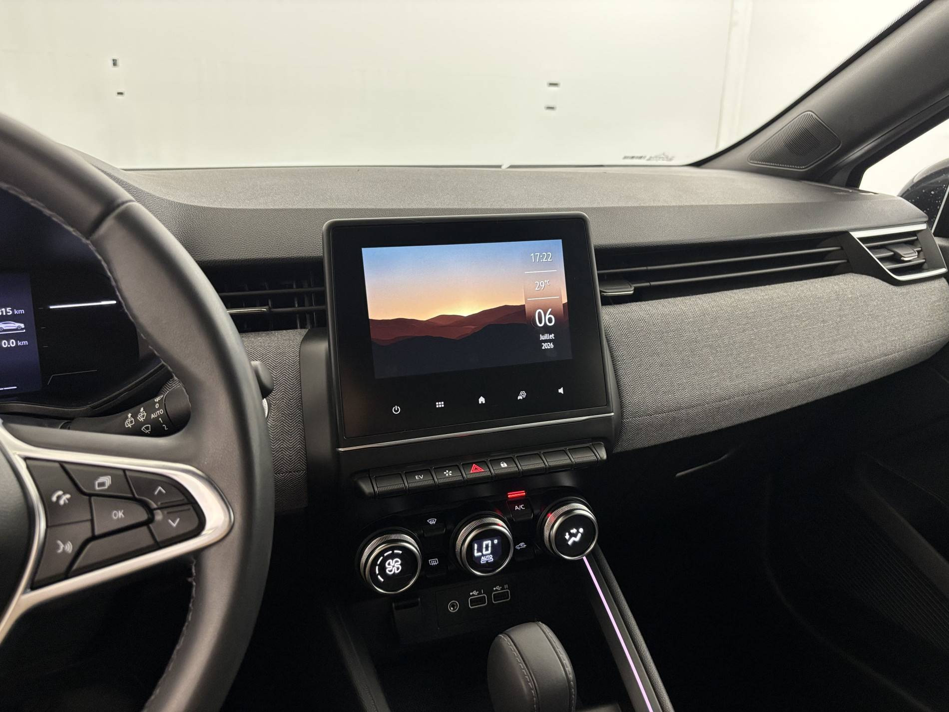 Vente en ligne Renault Clio 5 Clio E-Tech full hybrid 145 au prix de 17 990 €