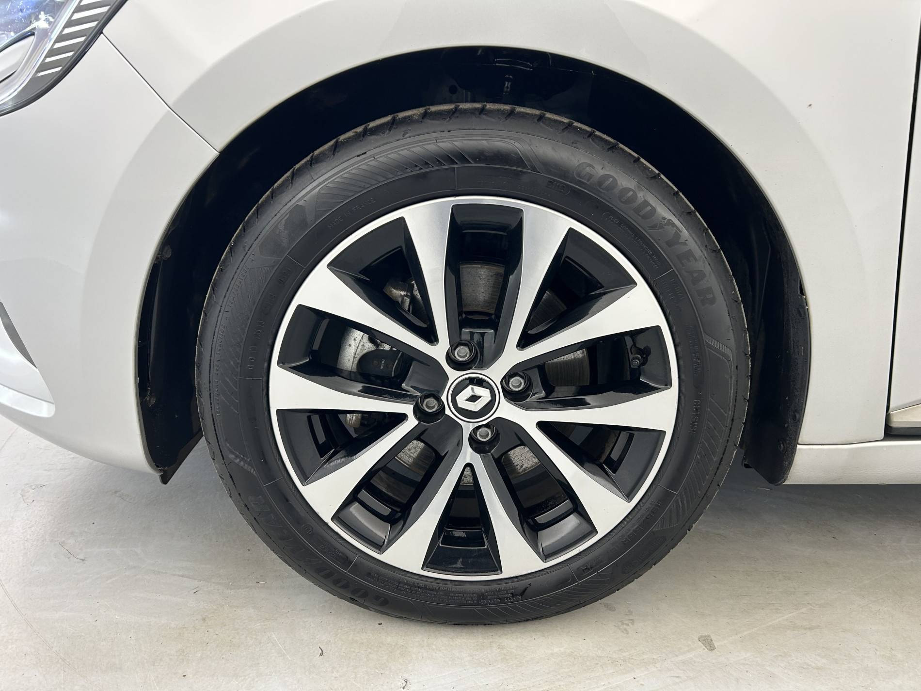 Vente en ligne Renault Clio 5 Clio E-Tech 140 - 21N au prix de 16 500 €