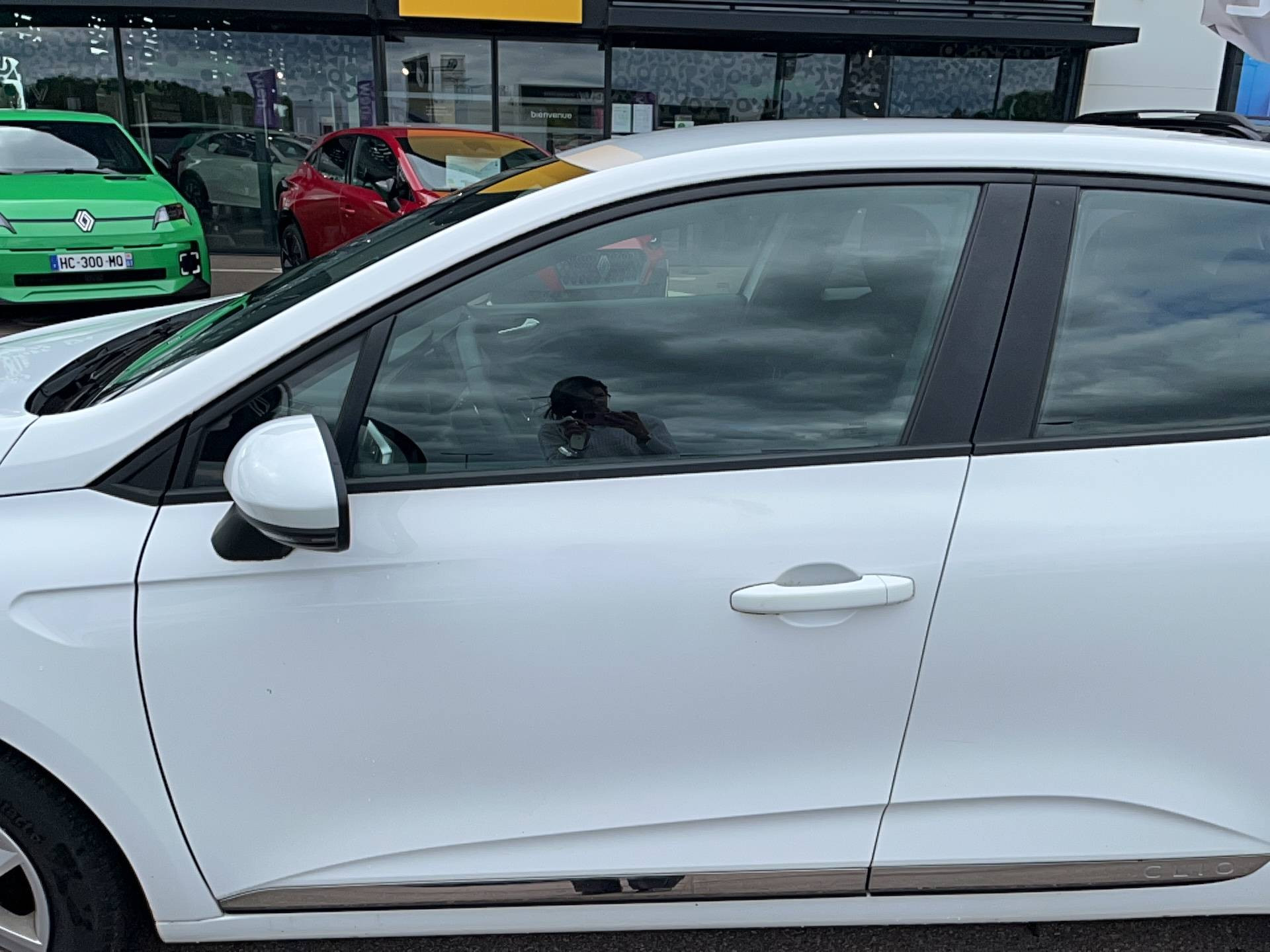Vente en ligne Renault Clio 5 Clio TCe 90 - 21 au prix de 13 491 €