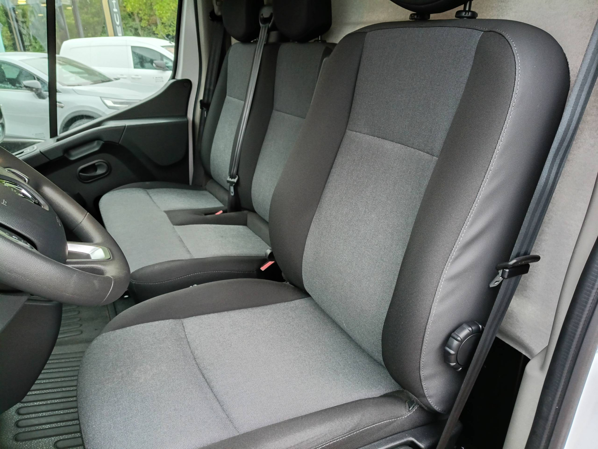 Vente en ligne Renault Master Fourgon MASTER FGN TRAC F3500 L3H3 BLUE DCI 135 au prix de 26 490 €