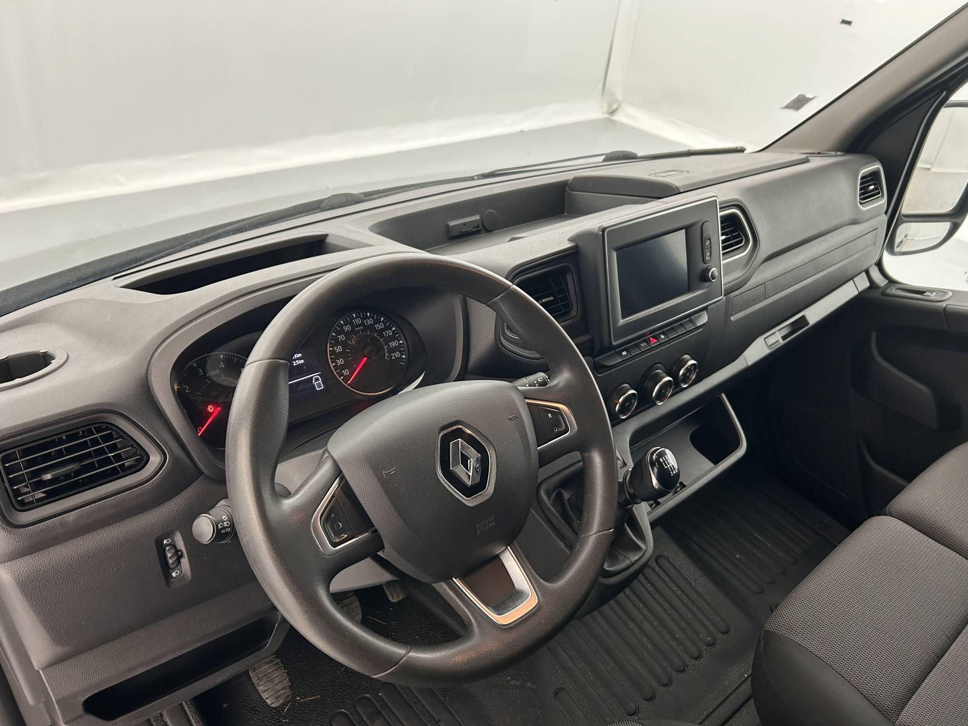 Vente en ligne Renault Master Fourgon MASTER FGN TRAC F3500 L2H2 DCI 135 au prix de 18 999 €