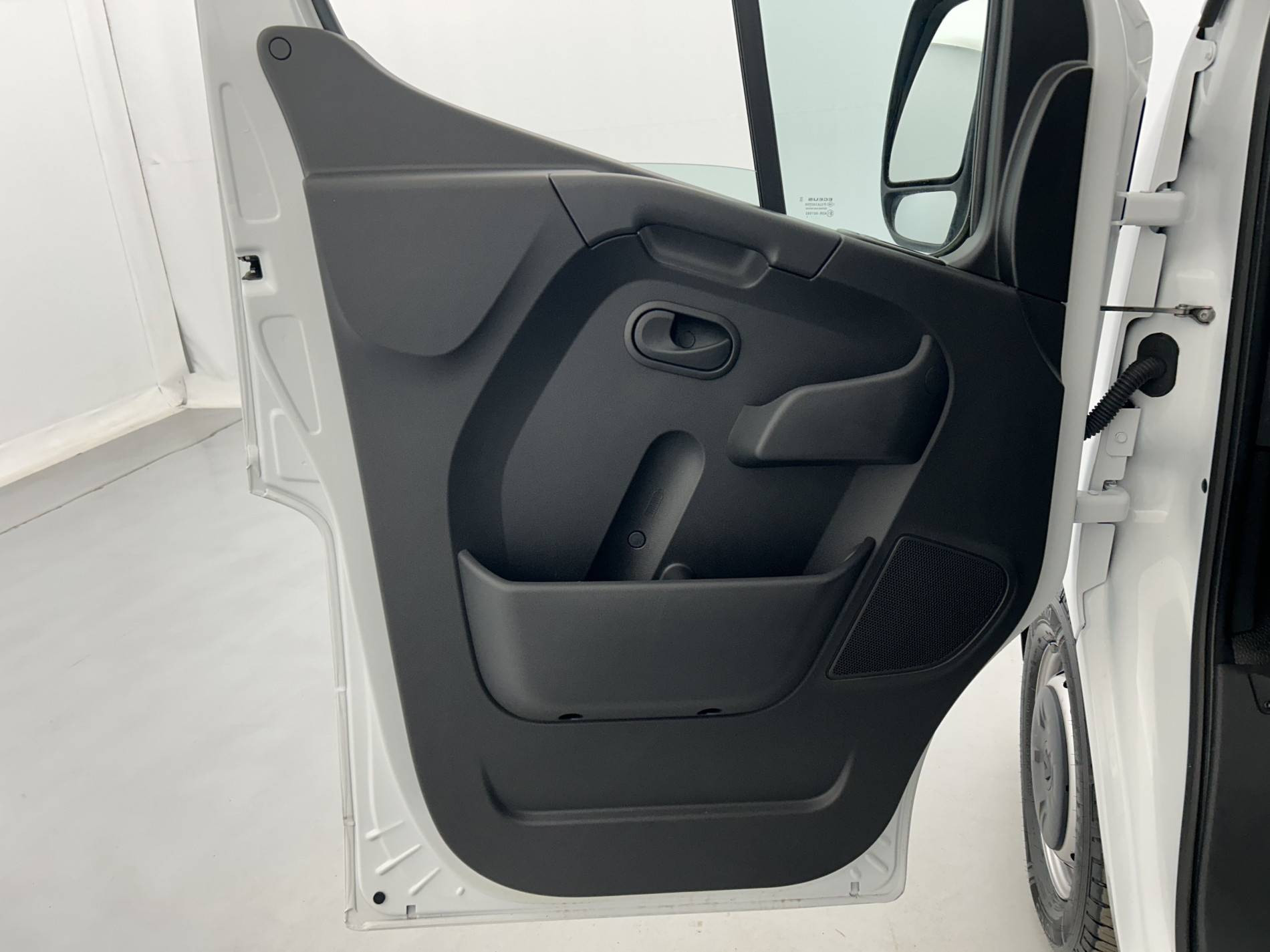 Vente en ligne Renault Master Fourgon MASTER FGN TRAC F3500 L3H3 BLUE DCI 135 au prix de 28 990 €