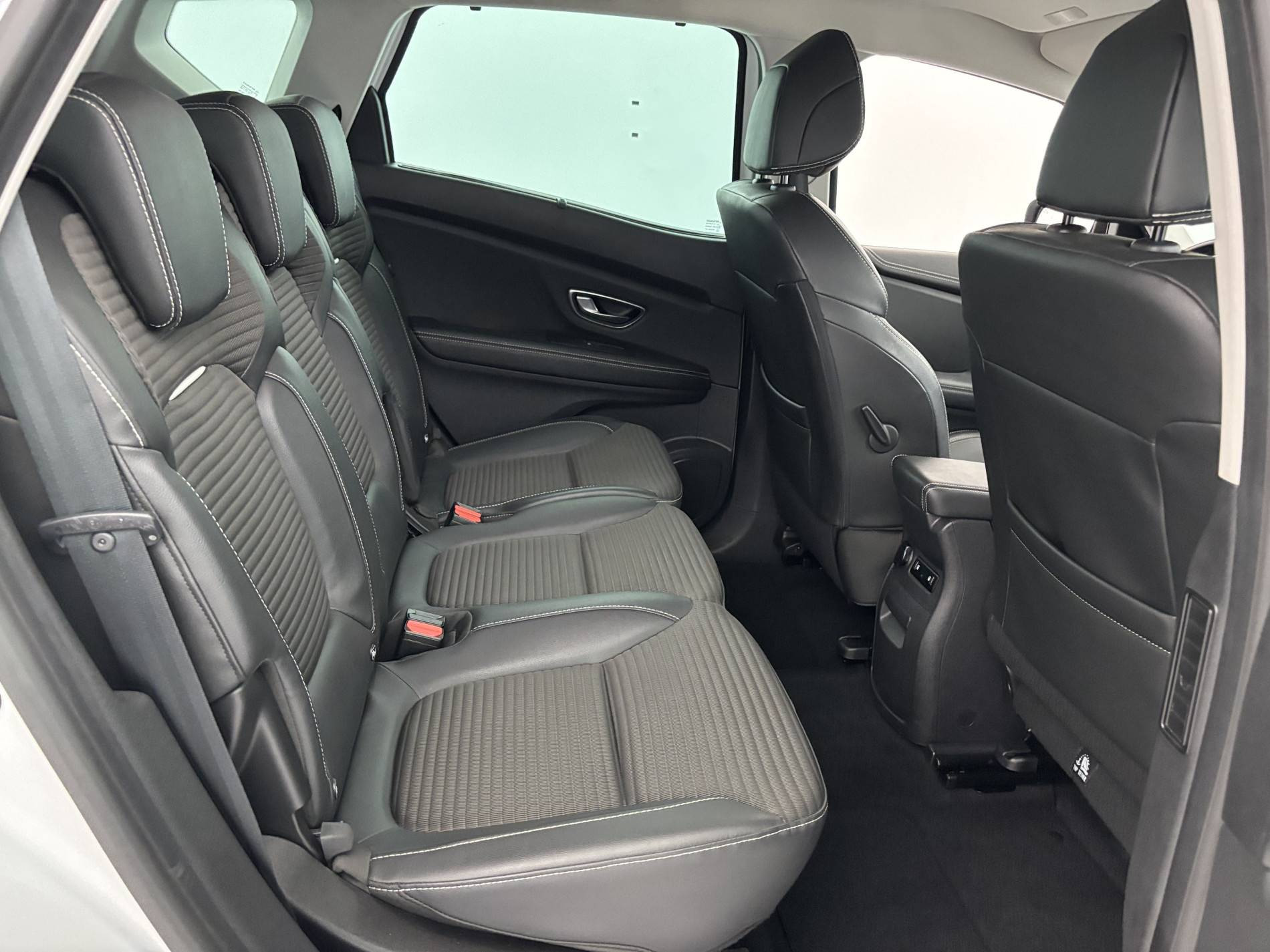 Vente en ligne Renault Scenic 4 Scenic Blue dCi 120 au prix de 16 900 €