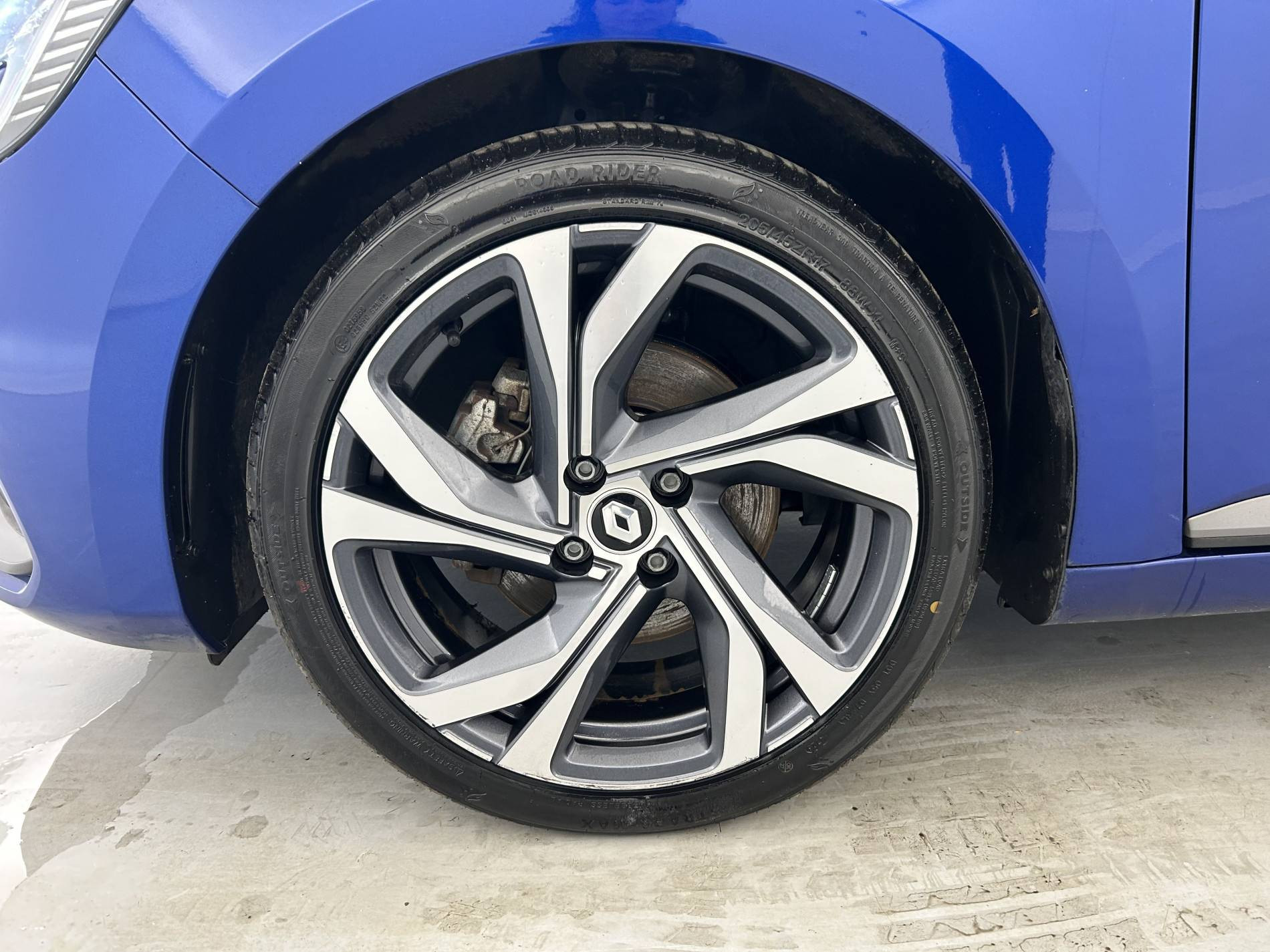 Vente en ligne Renault Clio 5 Clio E-Tech 140 - 21N au prix de 17 790 €